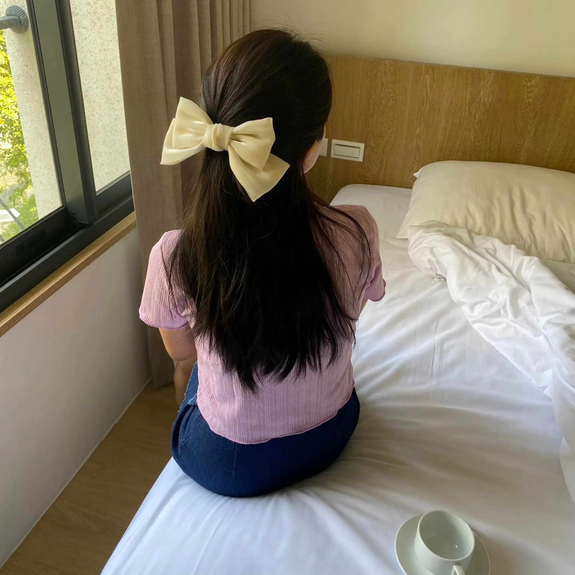 美到發光！光澤蝴蝶結髮夾 (2色)