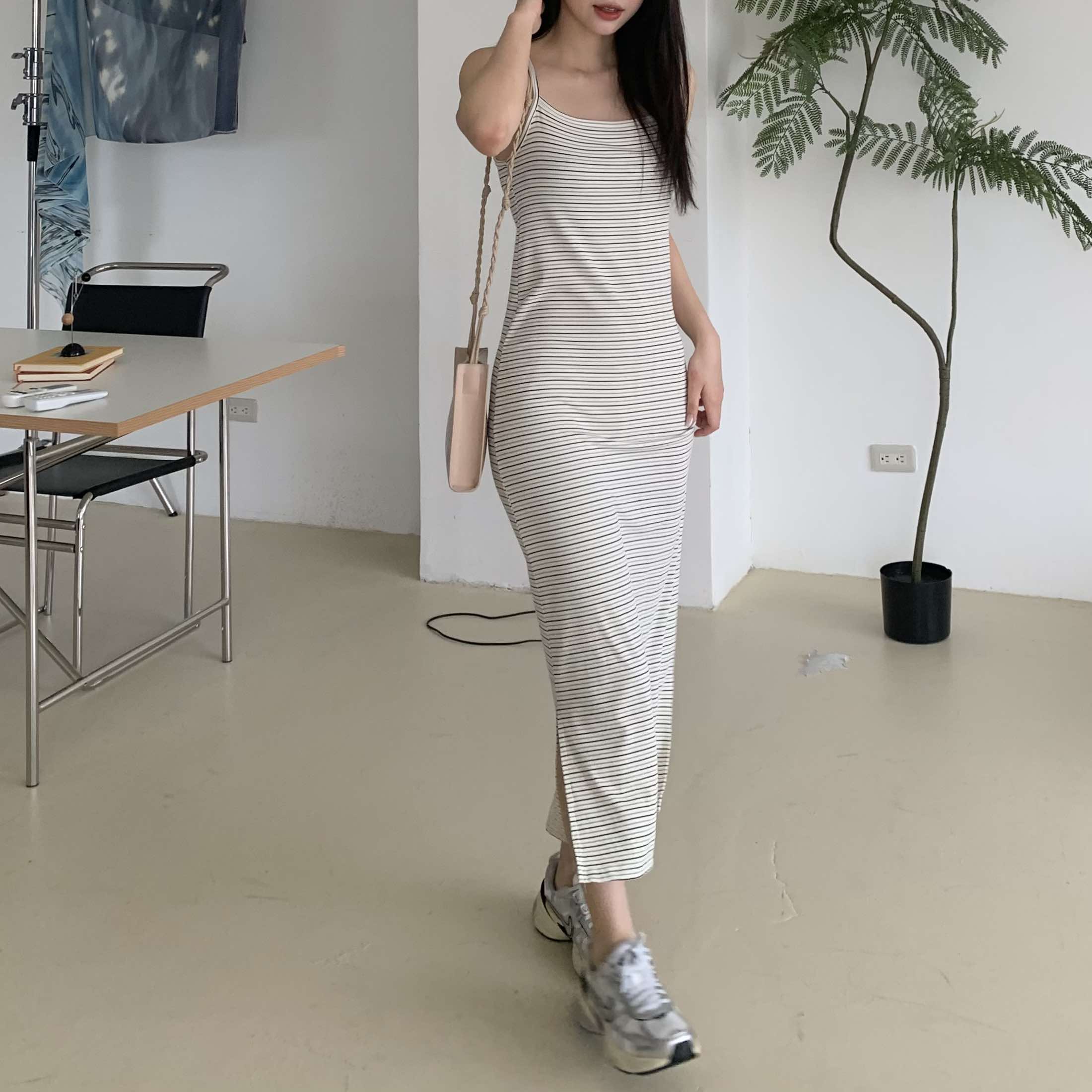 超顯瘦合身彈性條紋洋裝 (白)