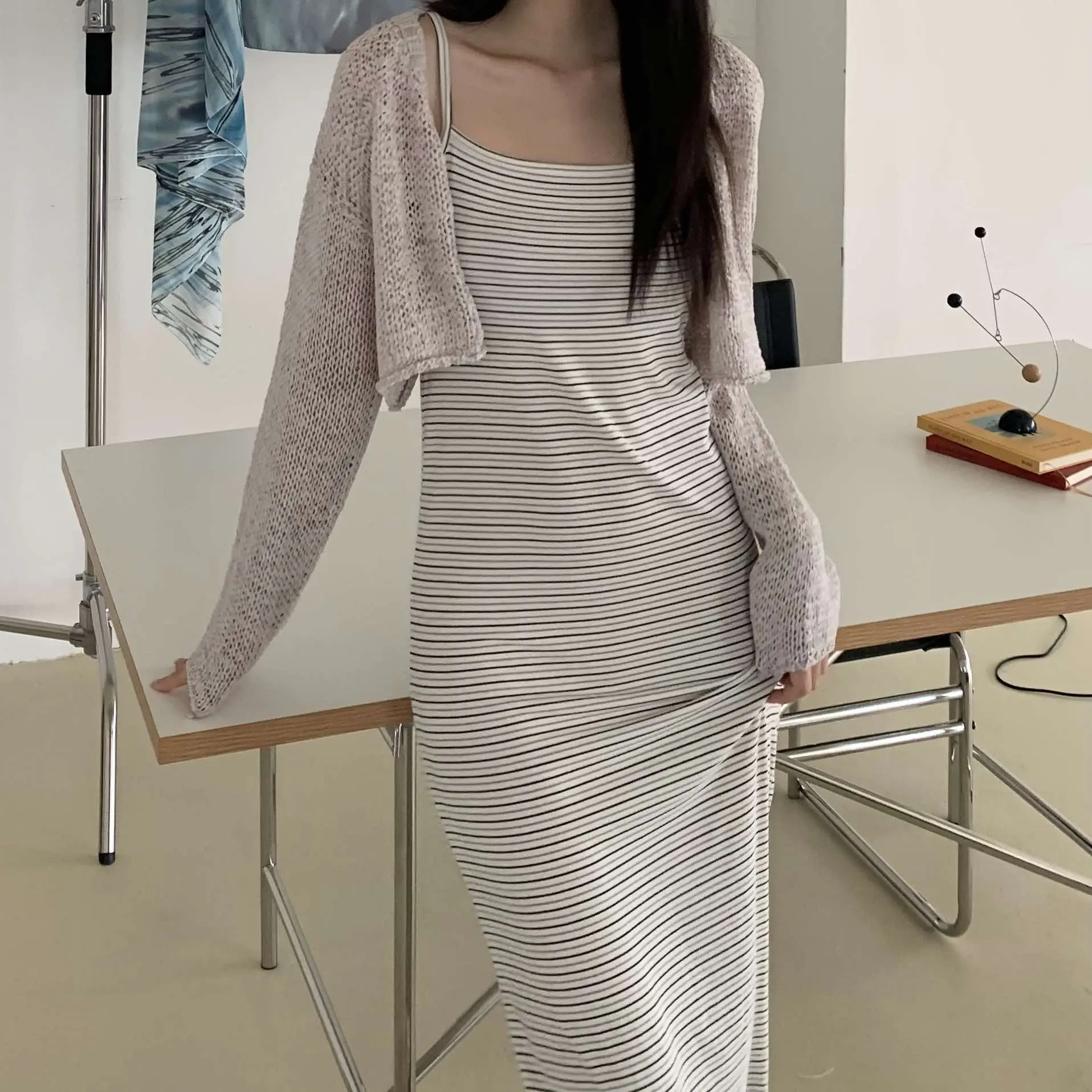 超顯瘦合身彈性條紋洋裝 (白)