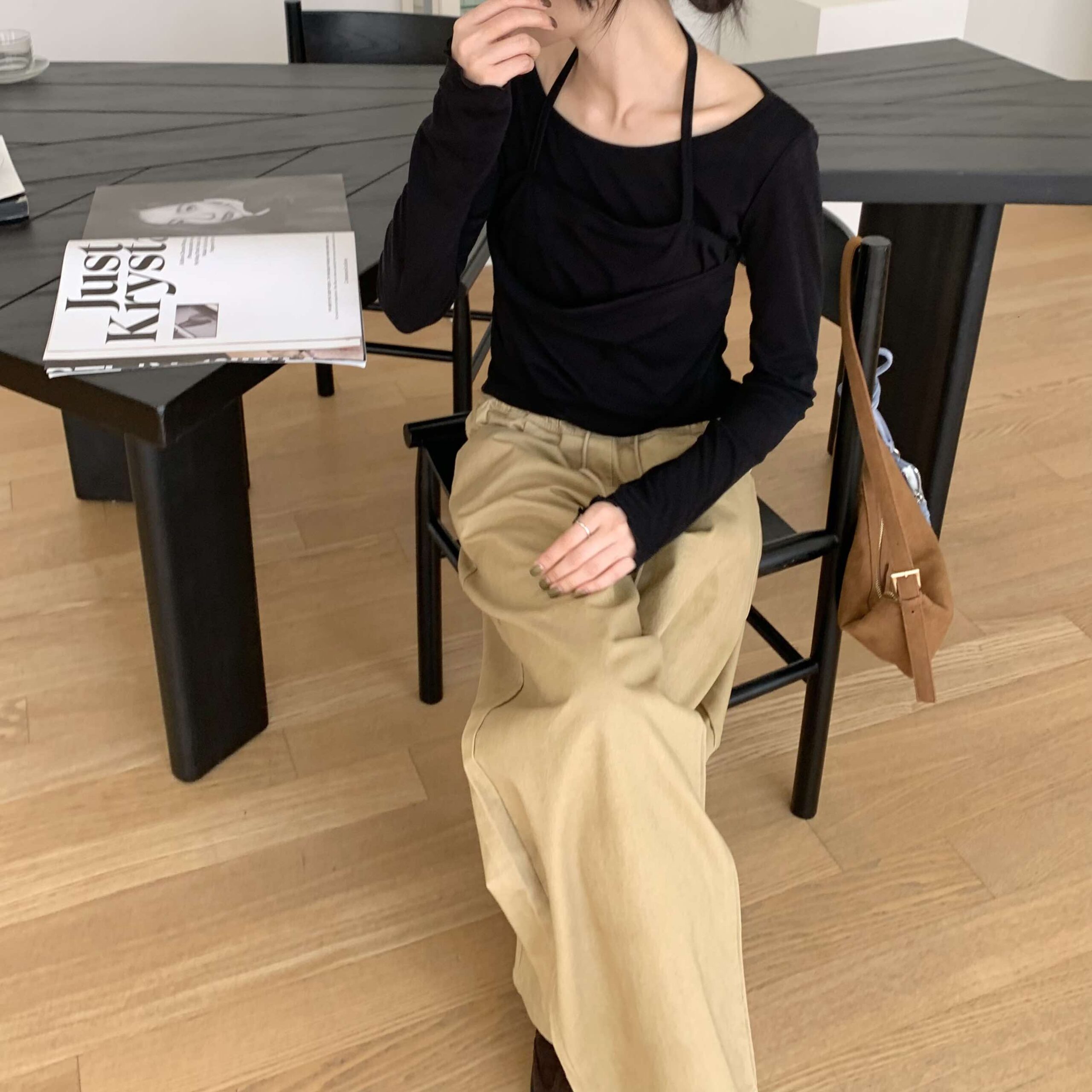 質感小辣層次繞頸上衣 (黑)