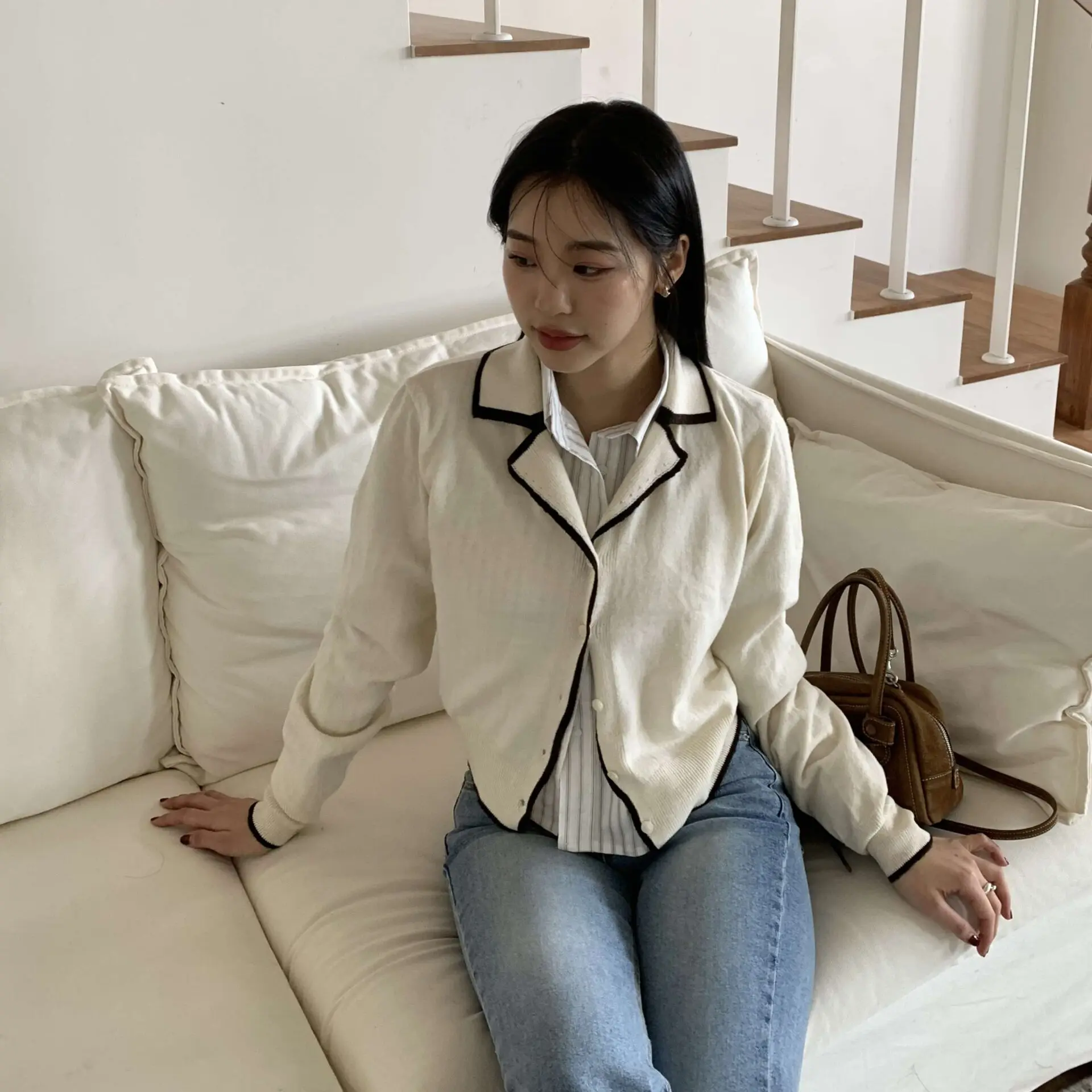 高質感滾邊翻領針織外套