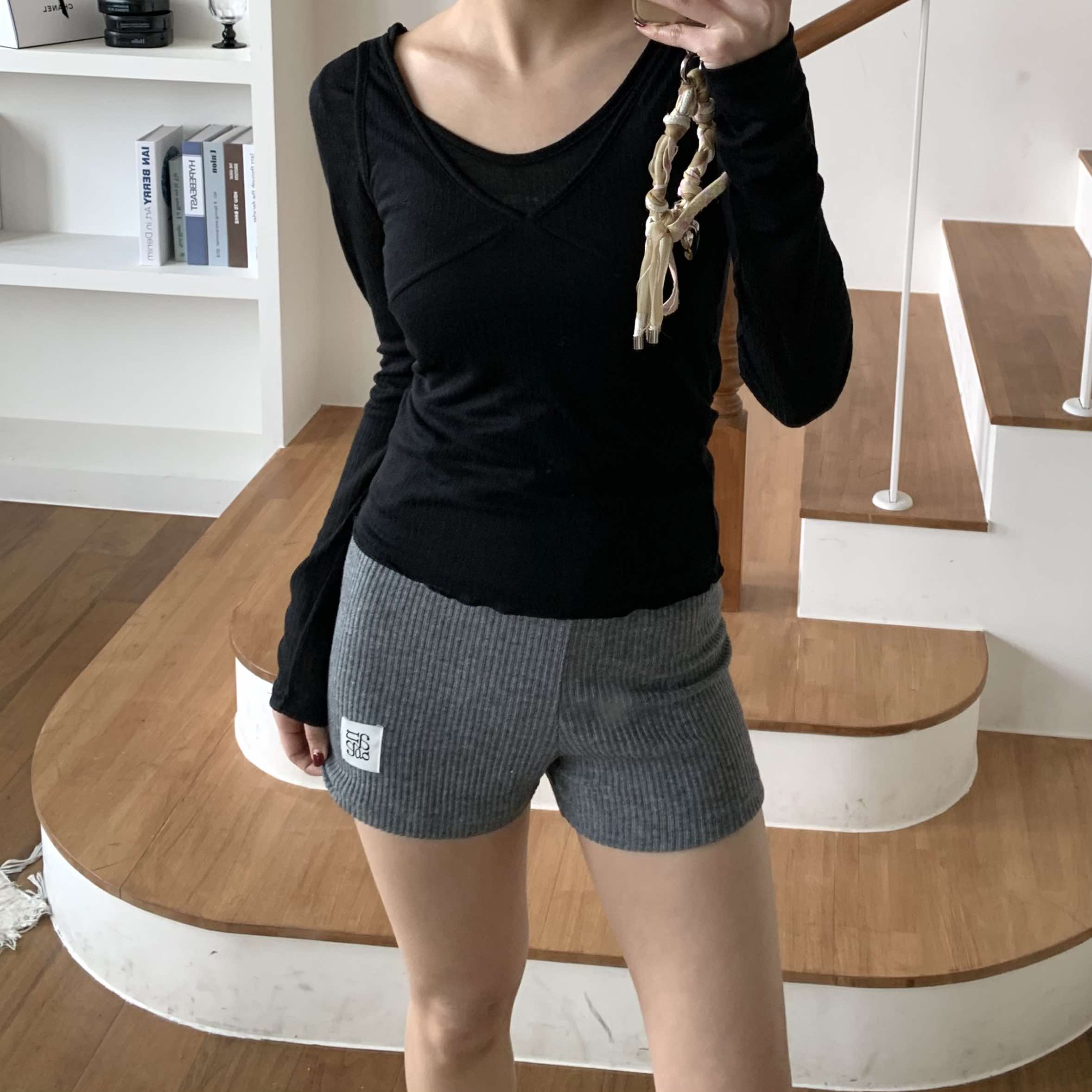 品牌小標質感坑條短褲 (灰)