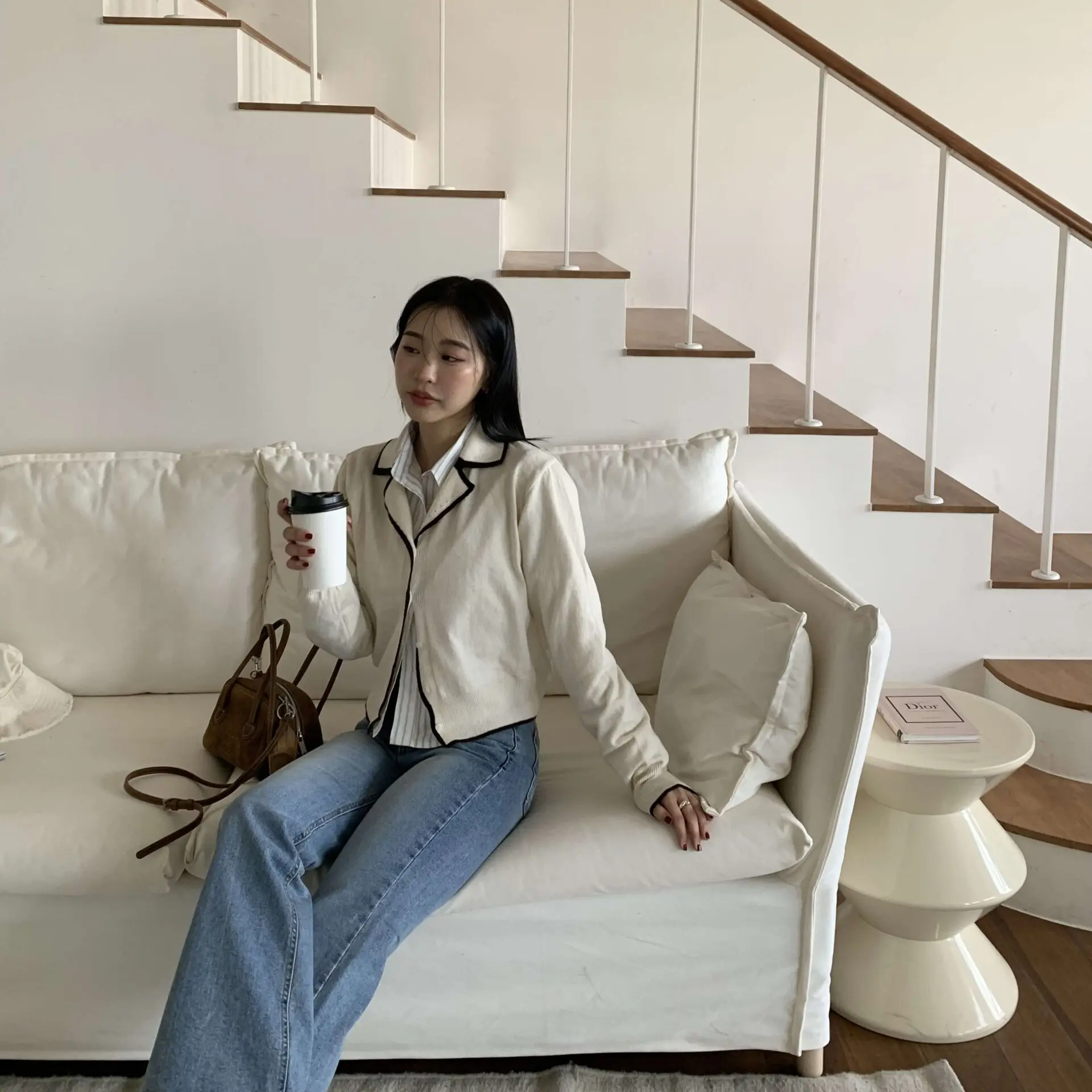 高質感滾邊翻領針織外套