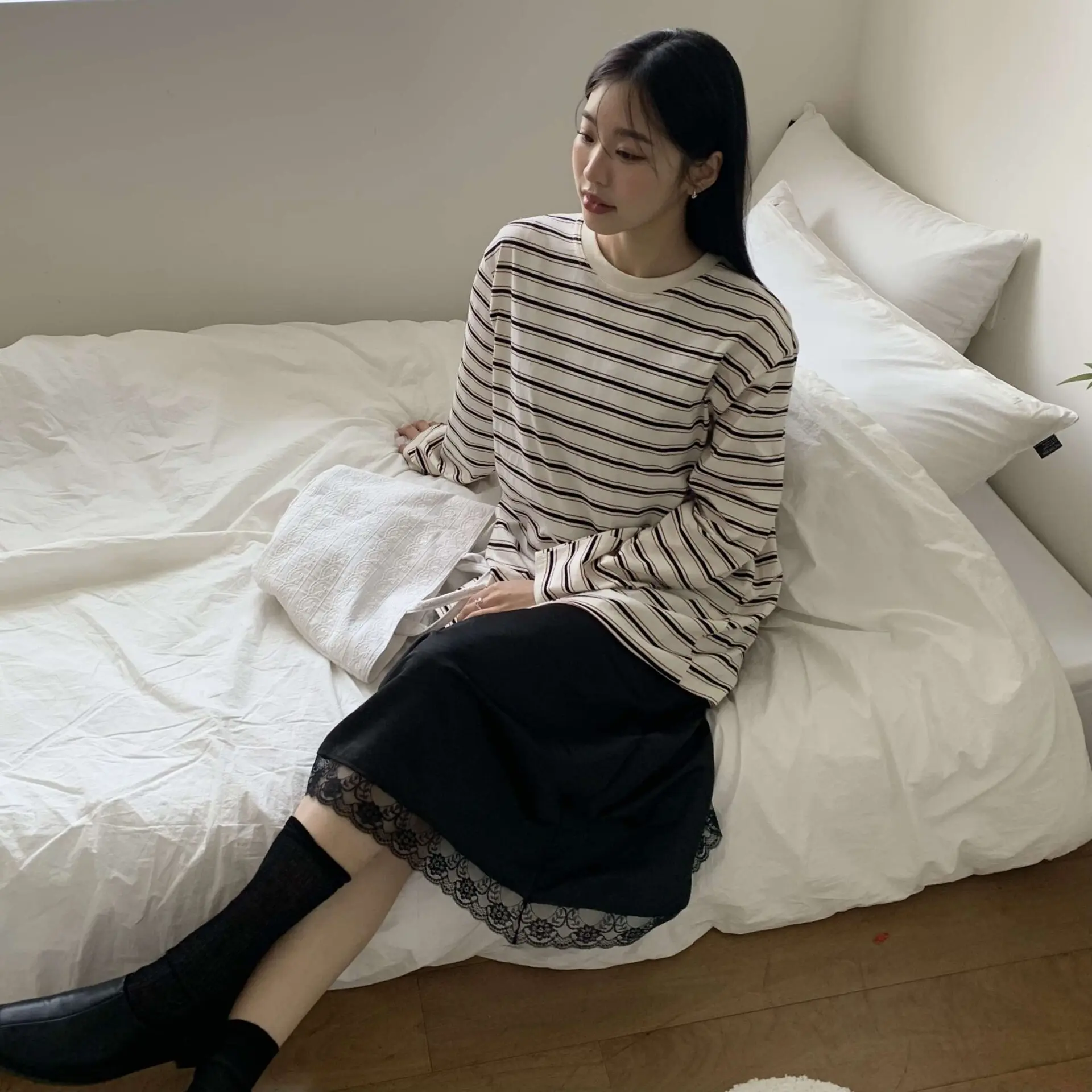 高級感緞面蕾絲洋裝(黑)