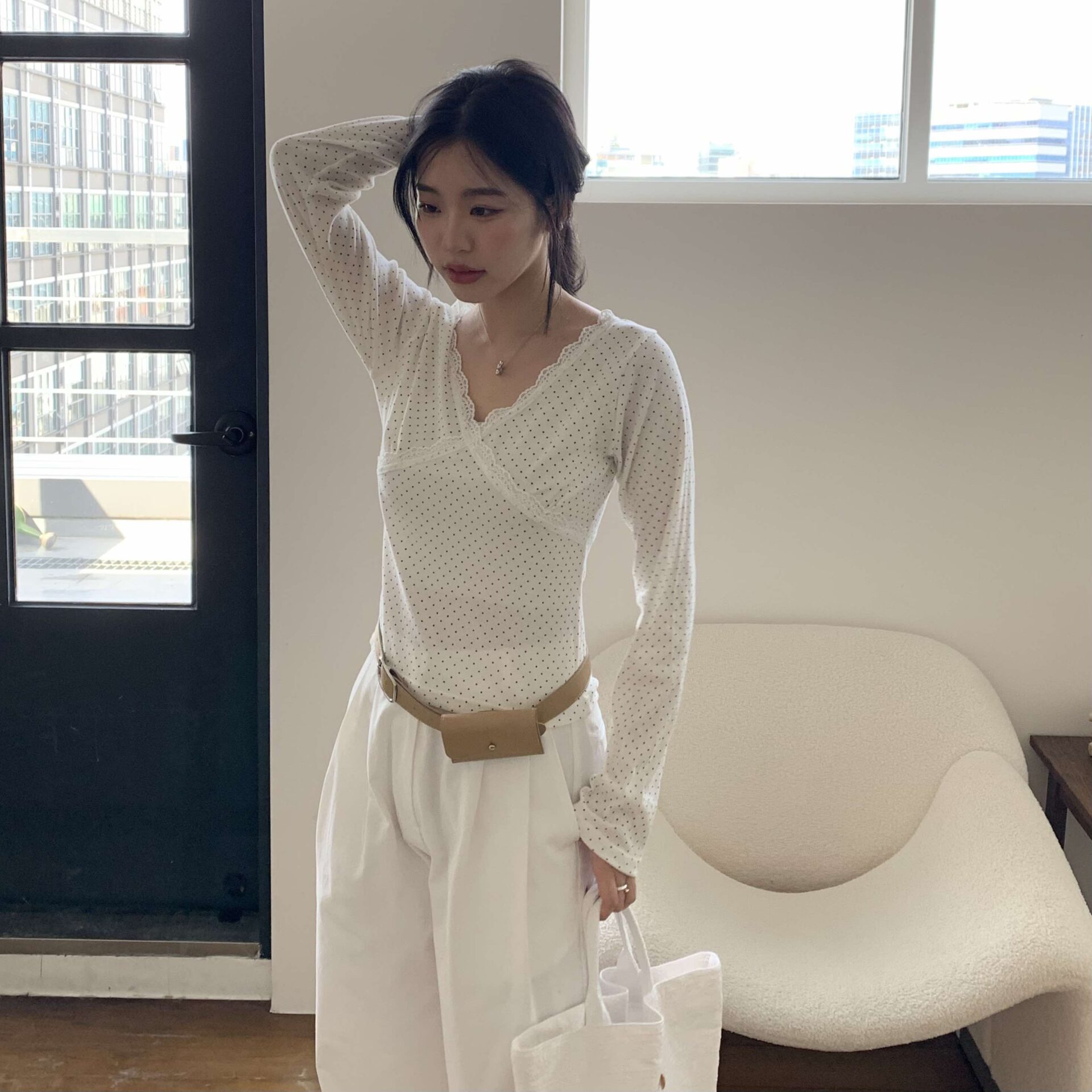 純慾V領蕾絲點點上衣 (白)