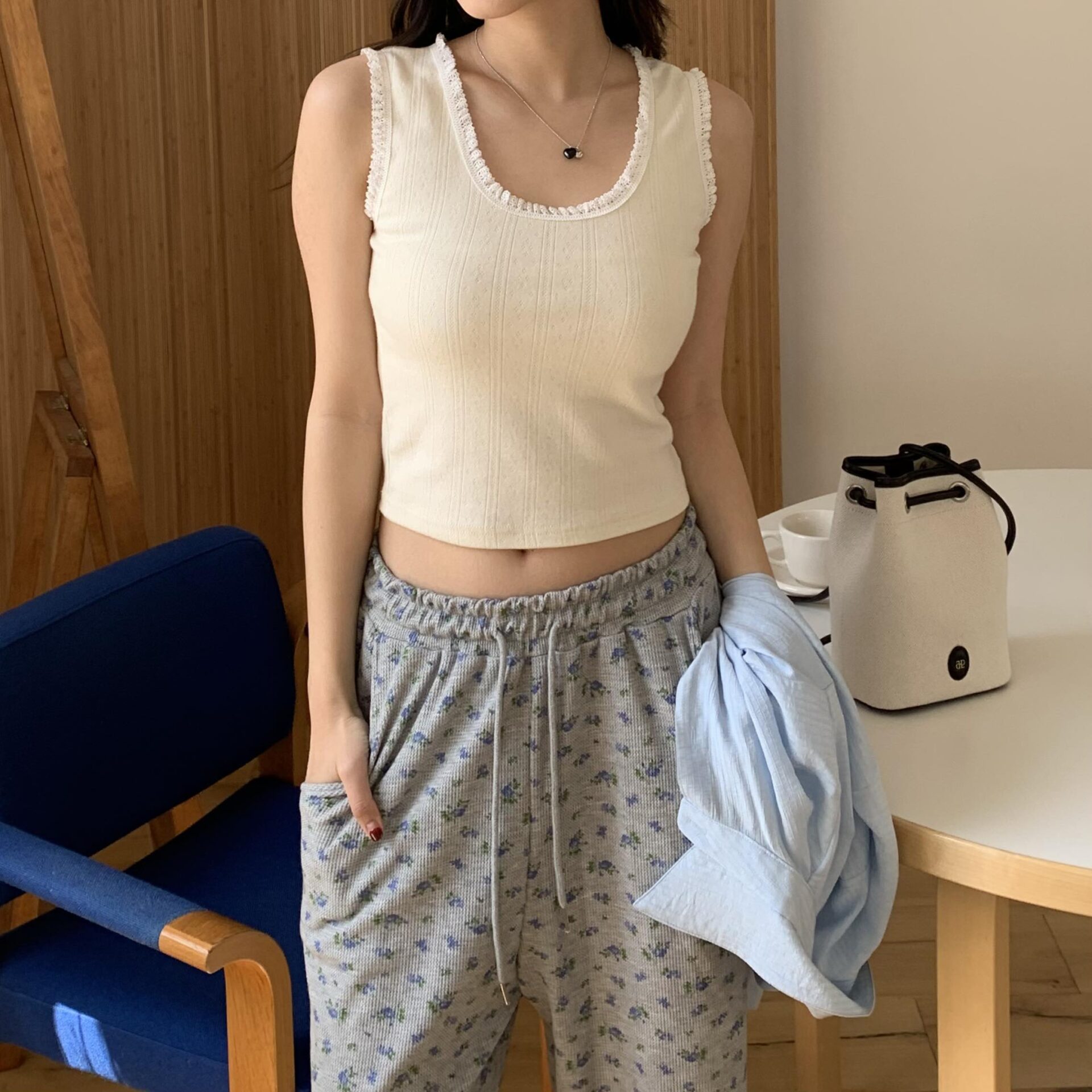 完美細節滾邊蕾絲背心 (米)