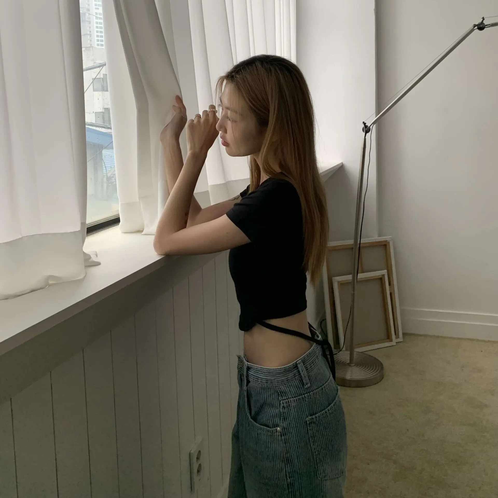 小性感弧形後綁Ｔ (黑)