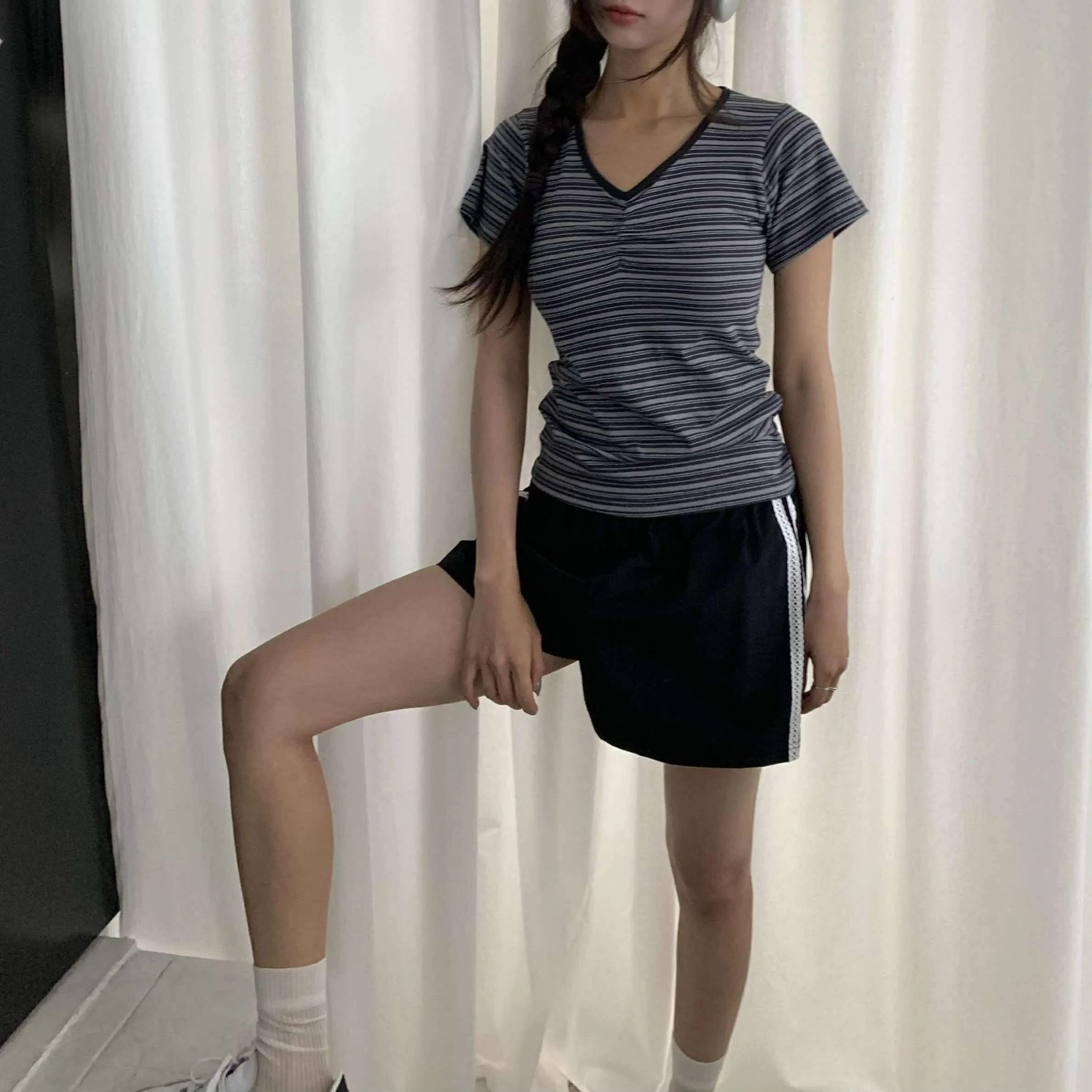 小抓皺V領合身條紋上衣 (灰)