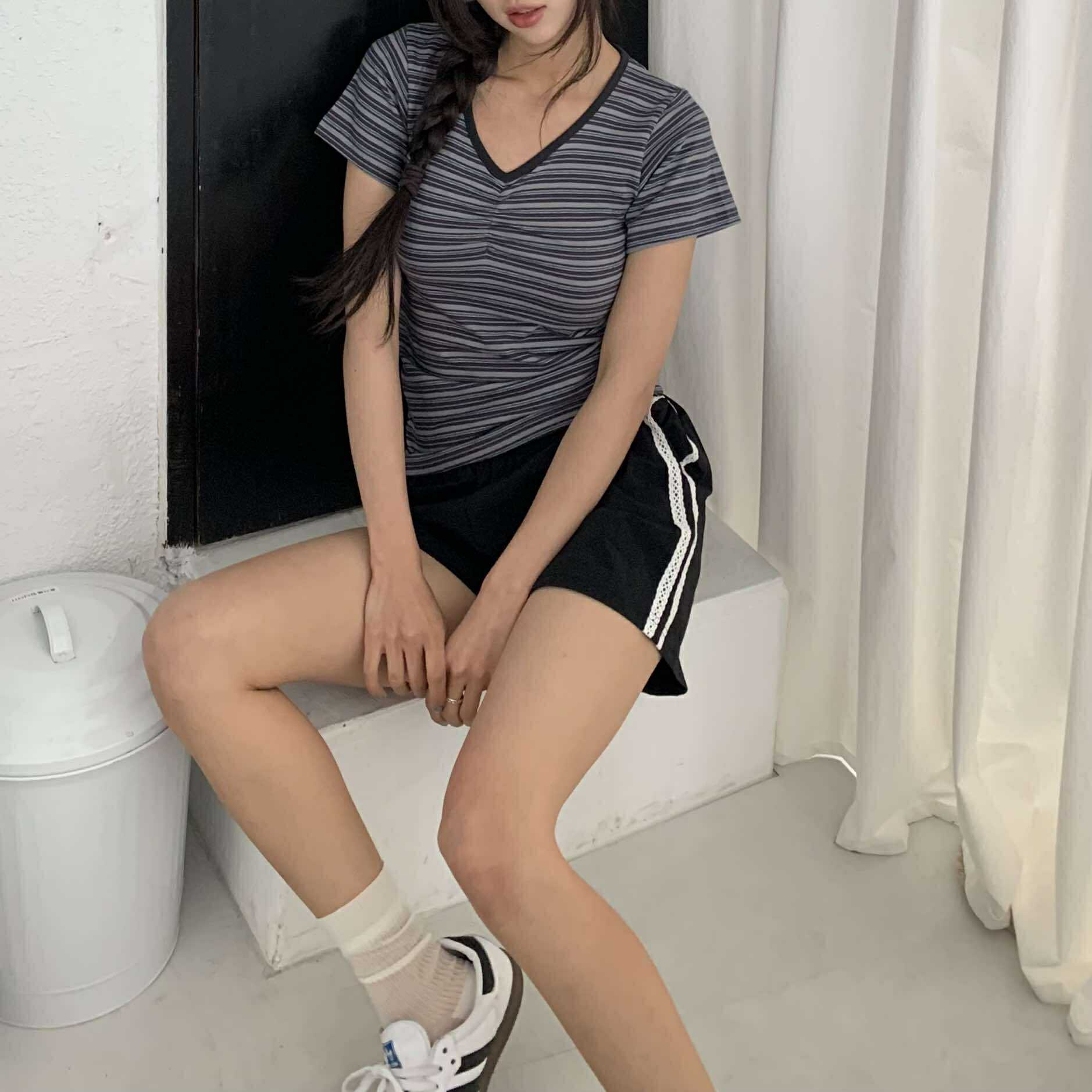小抓皺V領合身條紋上衣 (灰)