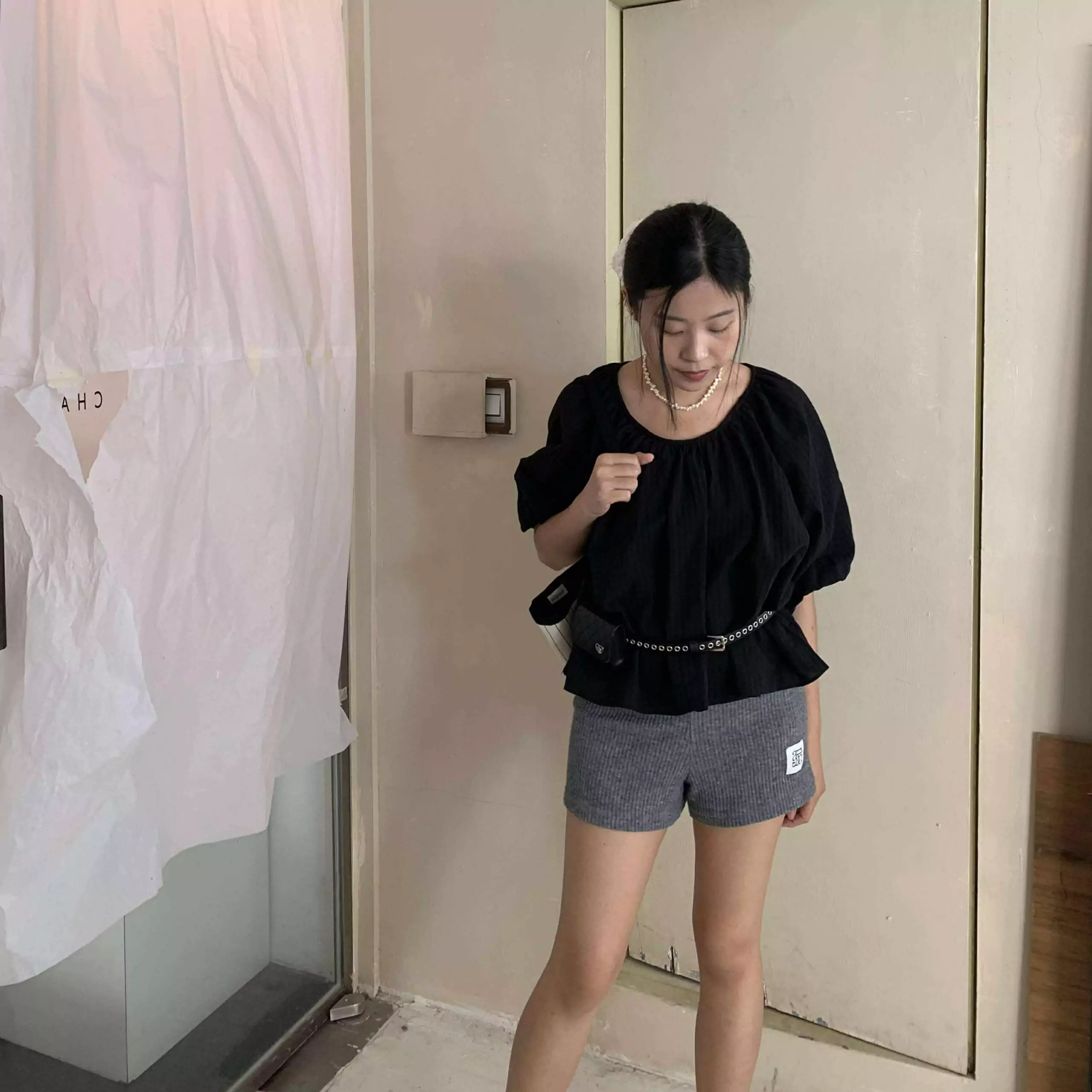 歐膩散狀澎袖上衣 (黑)