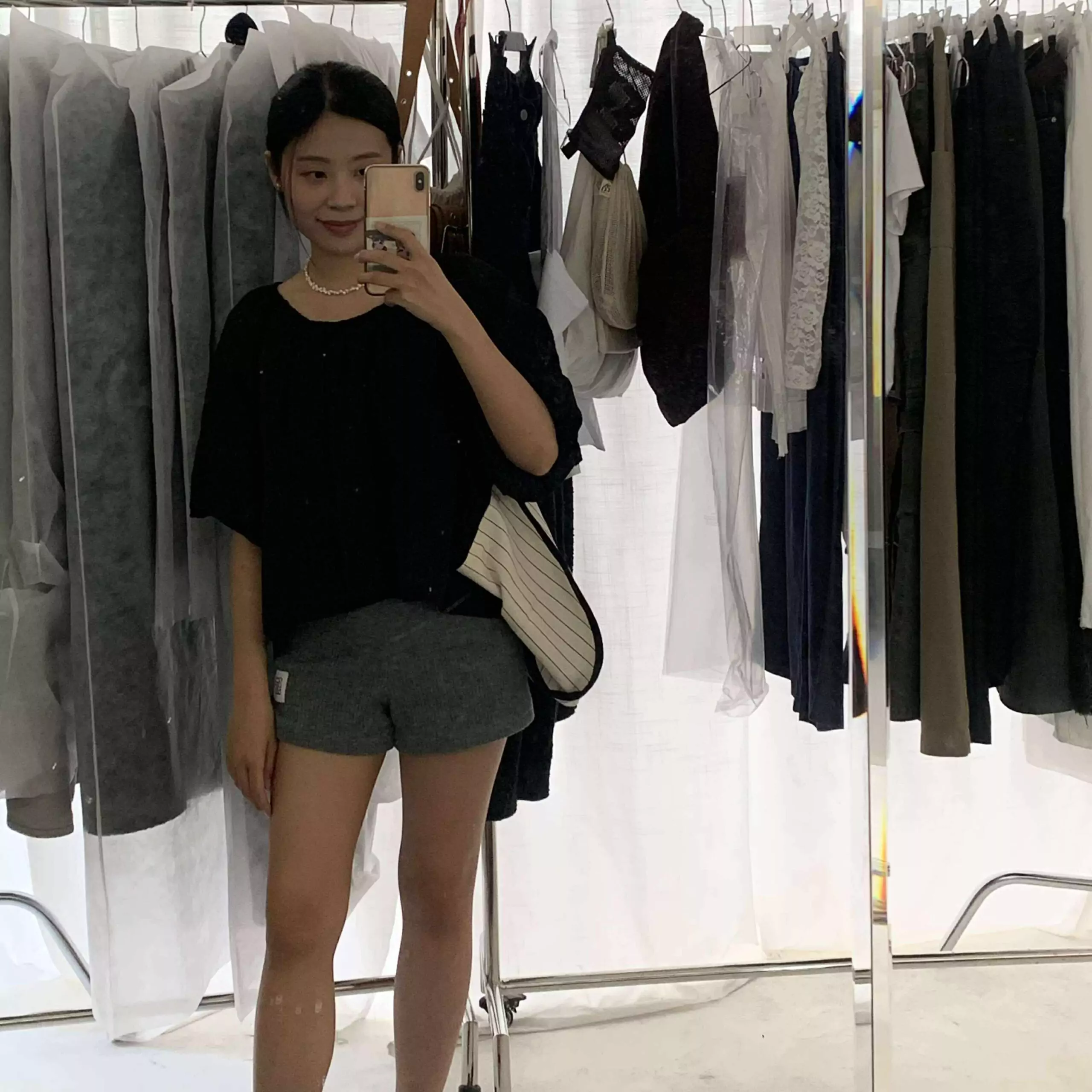 歐膩散狀澎袖上衣 (黑)