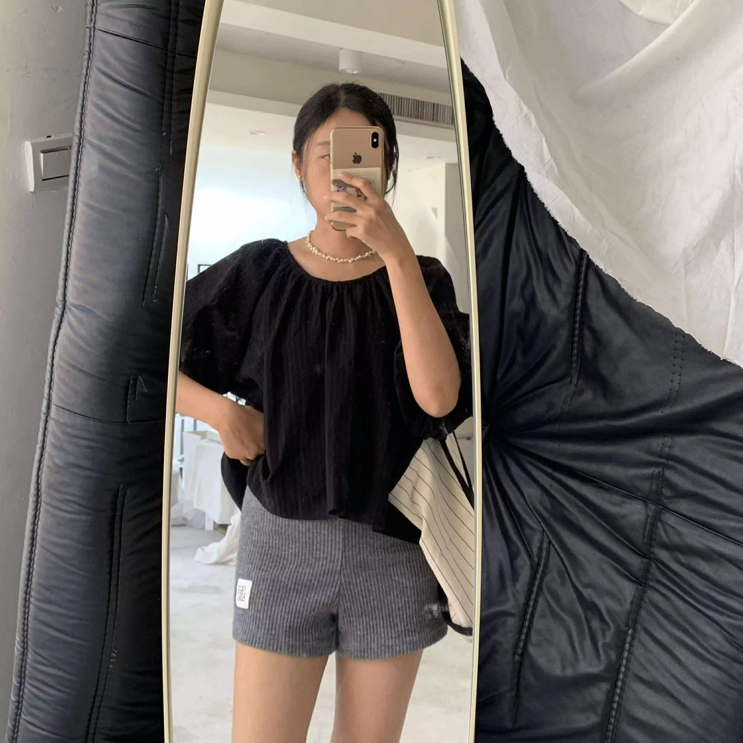 歐膩散狀澎袖上衣 (黑)