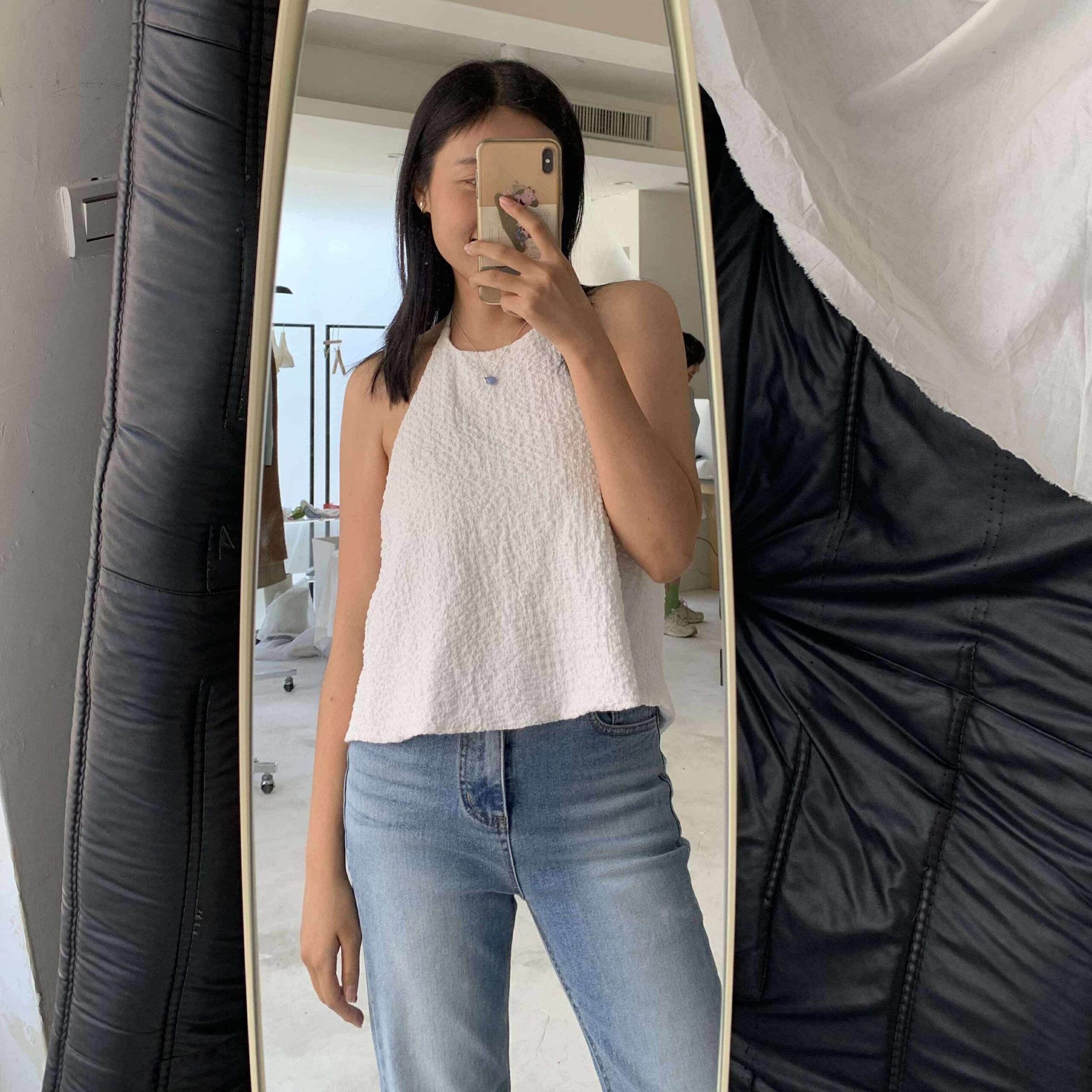 小名媛的性感look!皺皺掛脖露背上衣 (白)