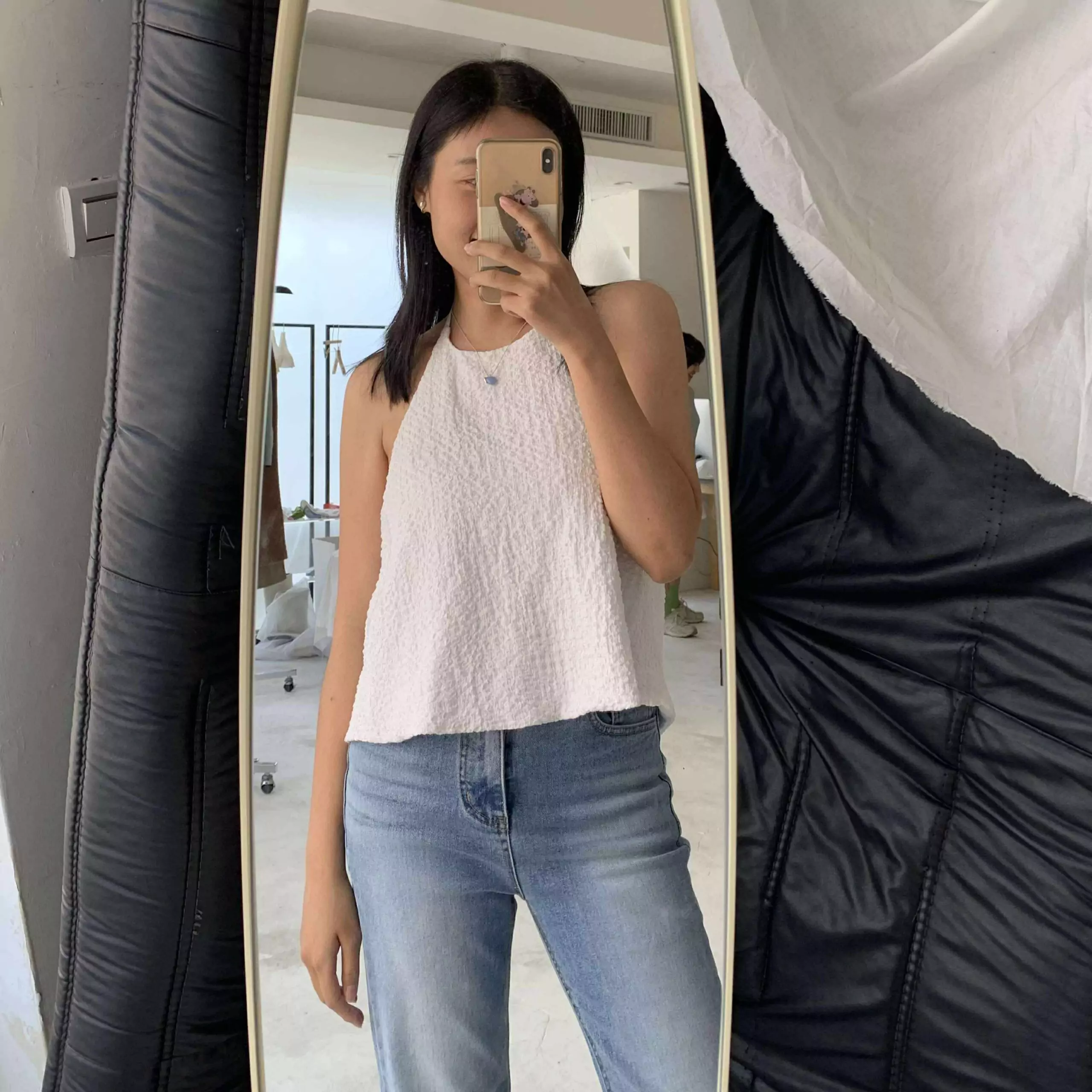 小名媛的性感look!皺皺掛脖露背上衣 (白)