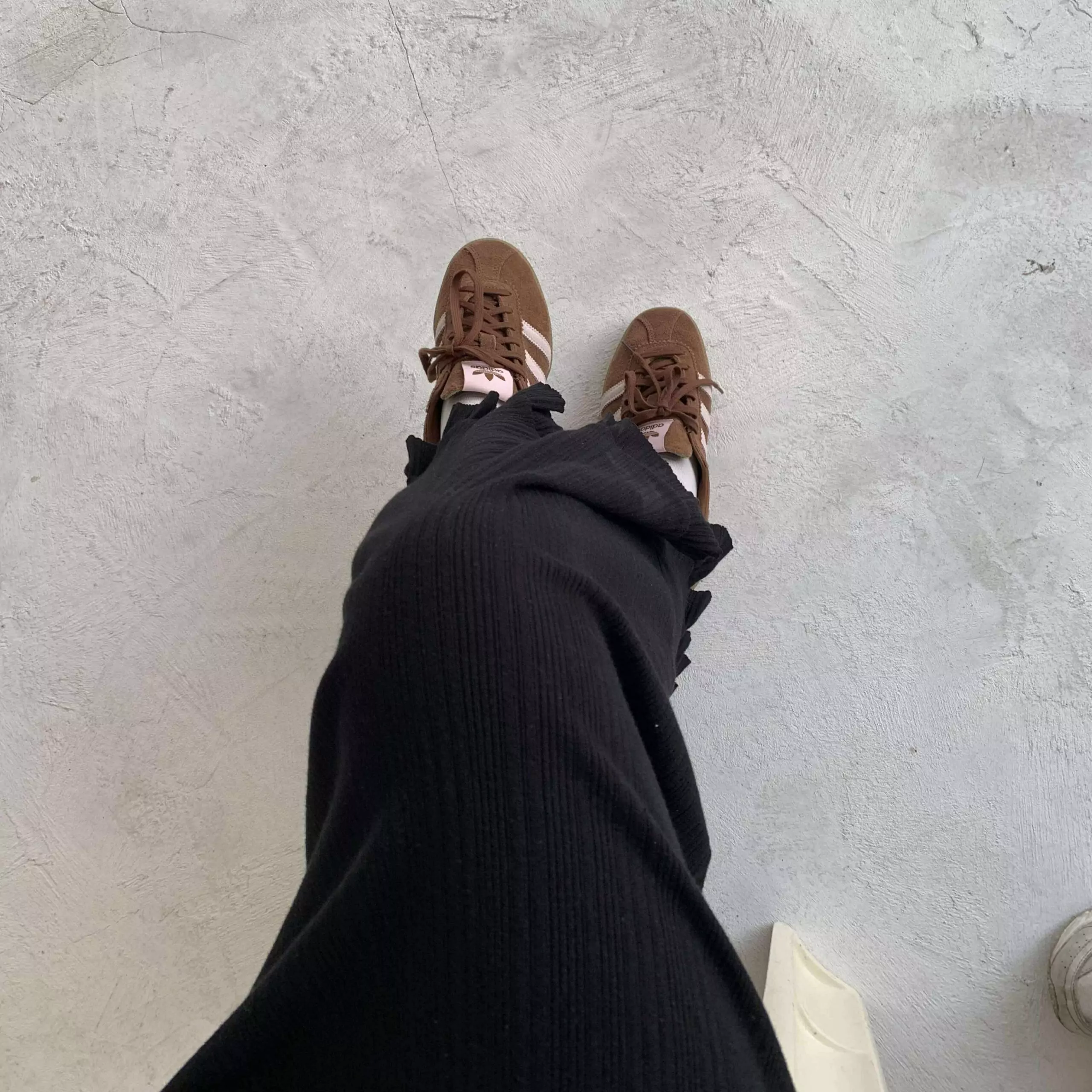 小波浪壓紋長裙 (黑)