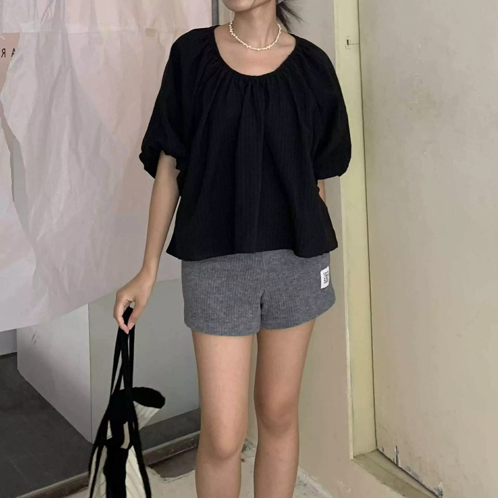 歐膩散狀澎袖上衣 (黑)