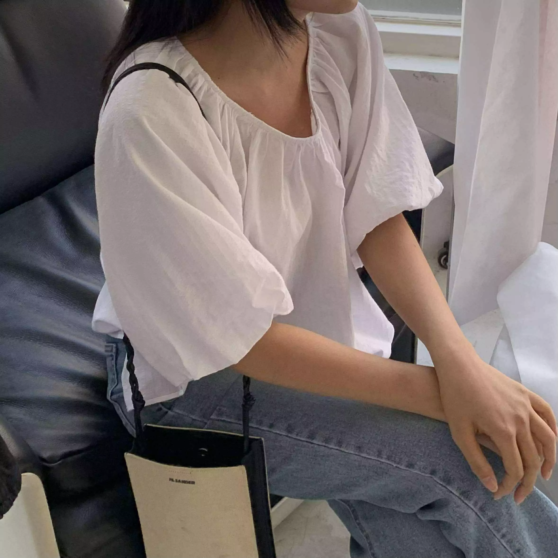 歐膩散狀澎袖上衣 (白)