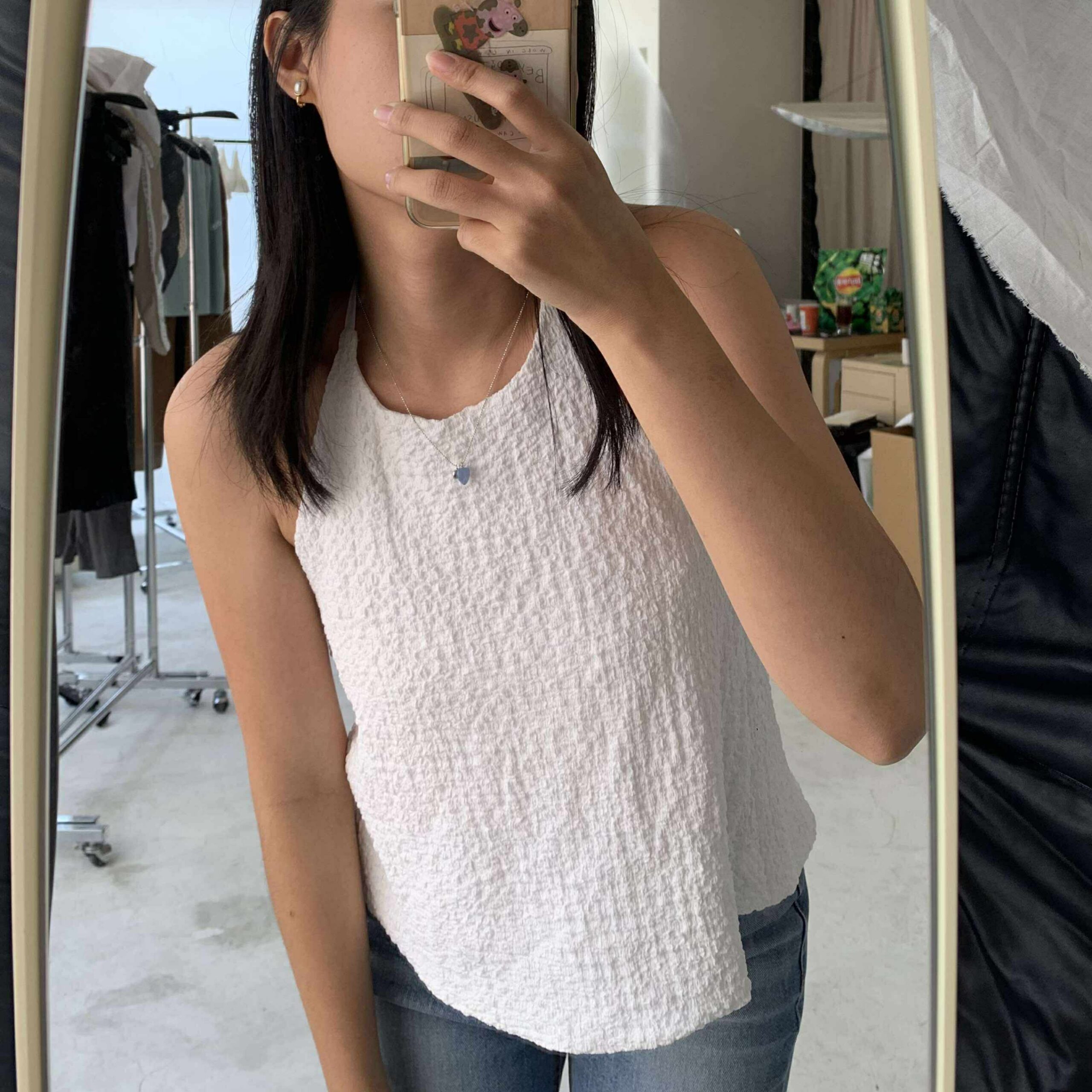 小名媛的性感look!皺皺掛脖露背上衣 (白)