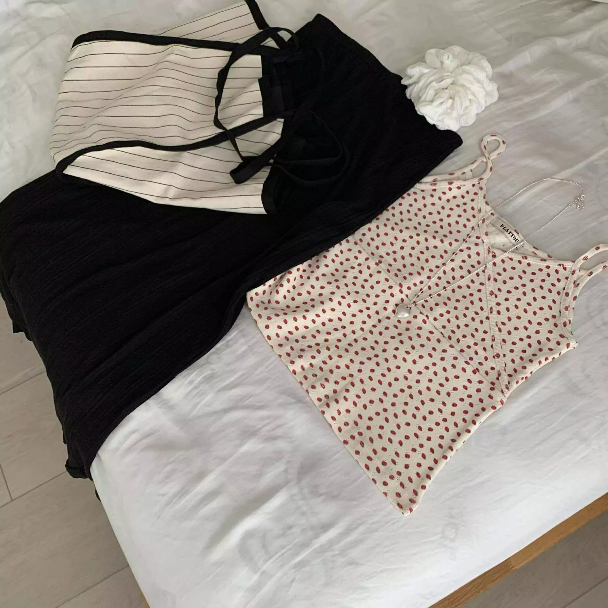 交叉設計草莓背心 (米)