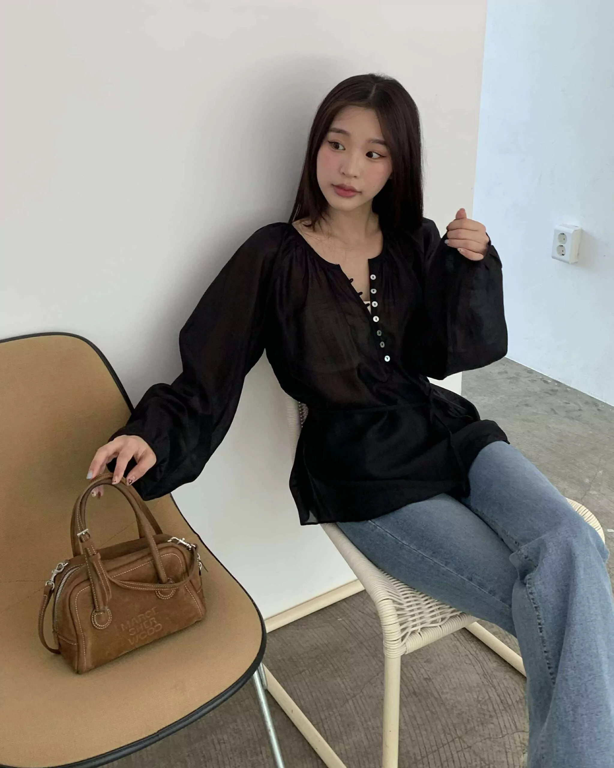 狎鷗亭高冷美女光澤上衣 (黑)