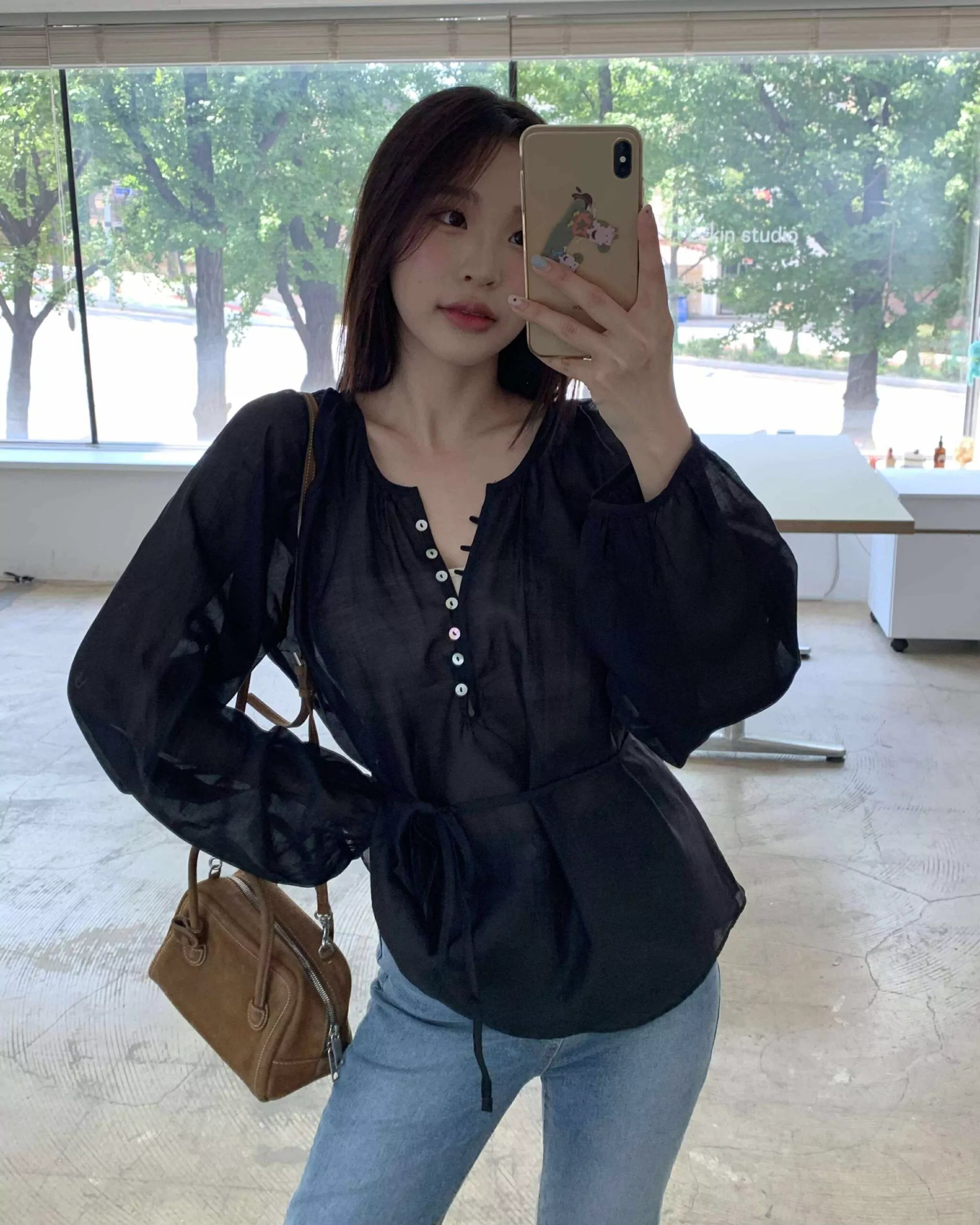 狎鷗亭高冷美女光澤上衣 (黑)
