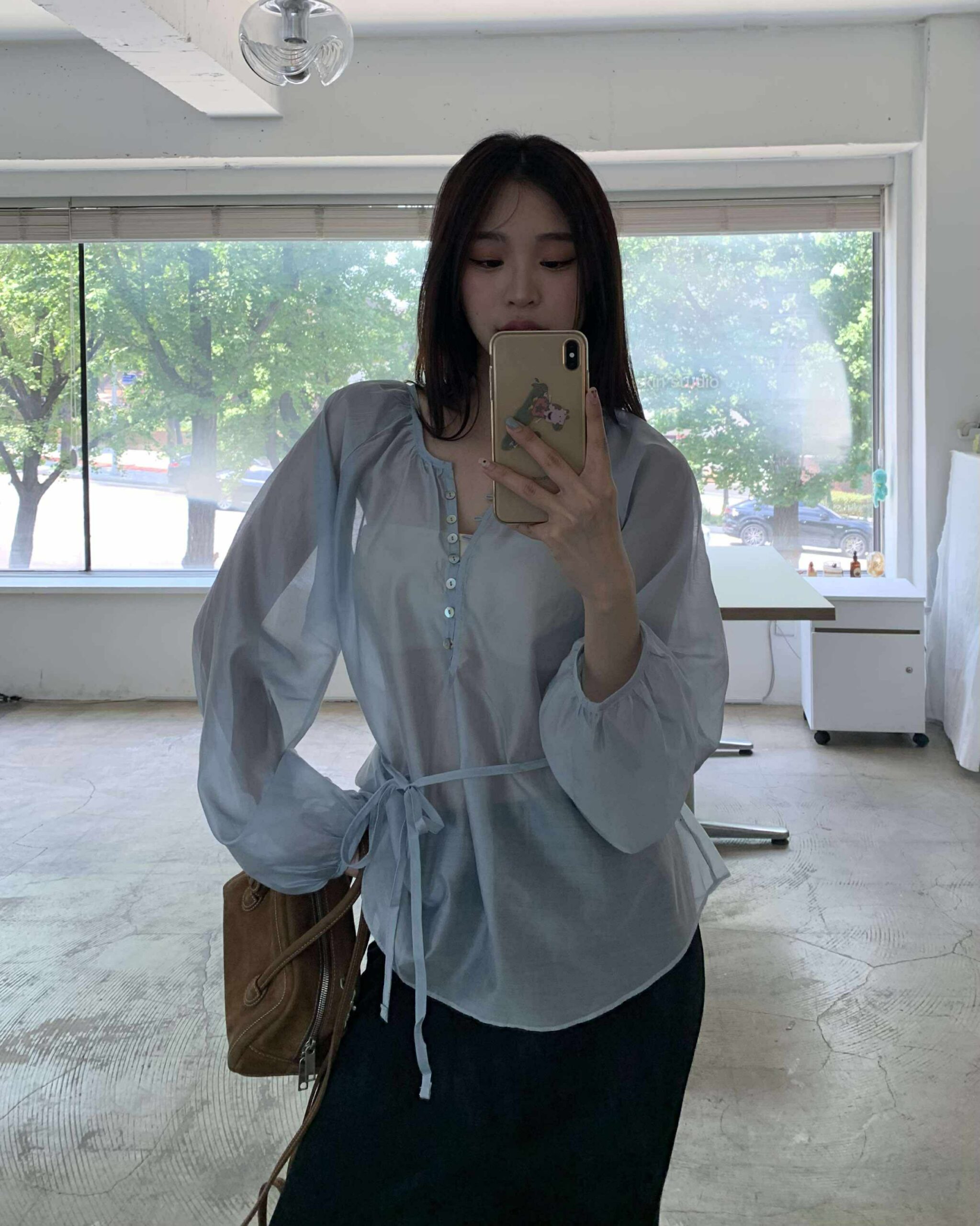 狎鷗亭高冷美女光澤上衣 (藍)