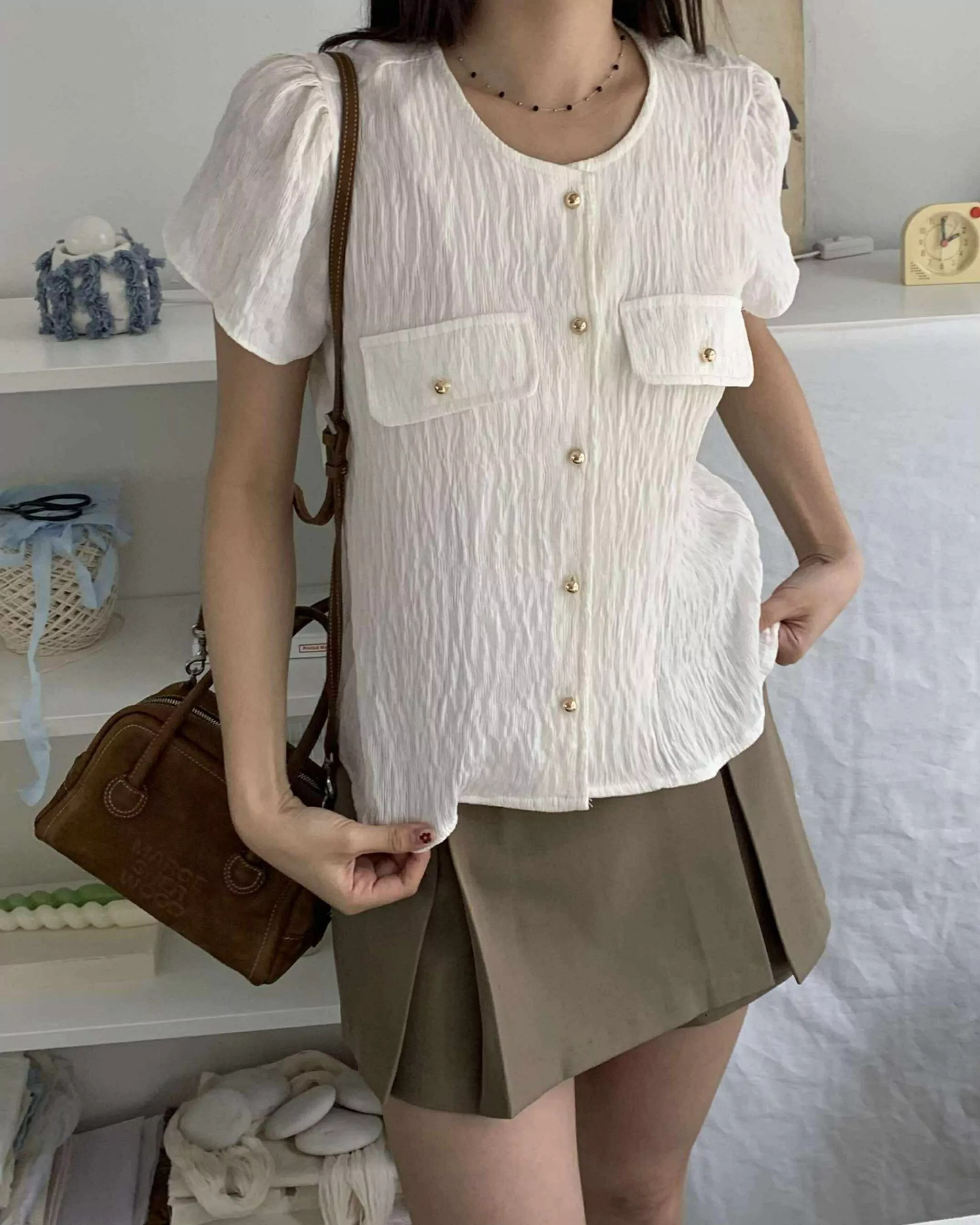 歐膩的高級感金釦上衣