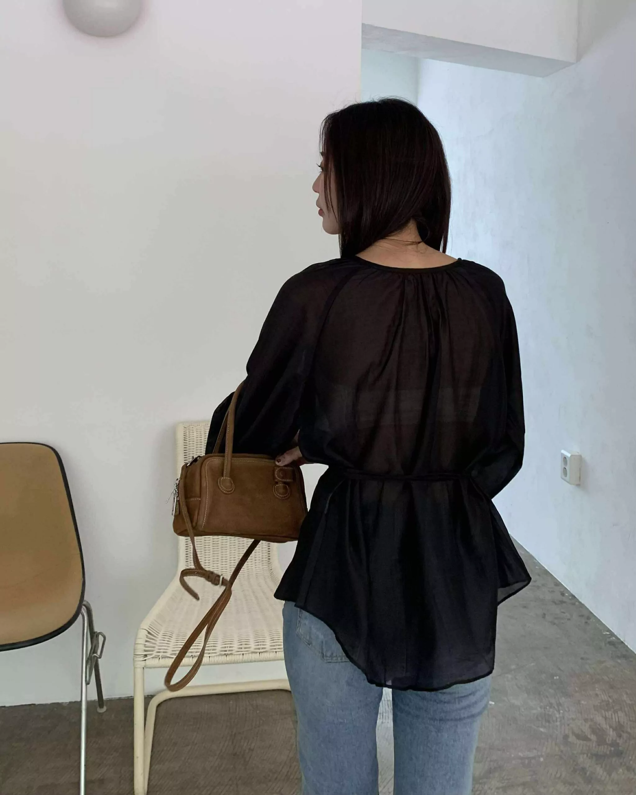 狎鷗亭高冷美女光澤上衣 (黑)