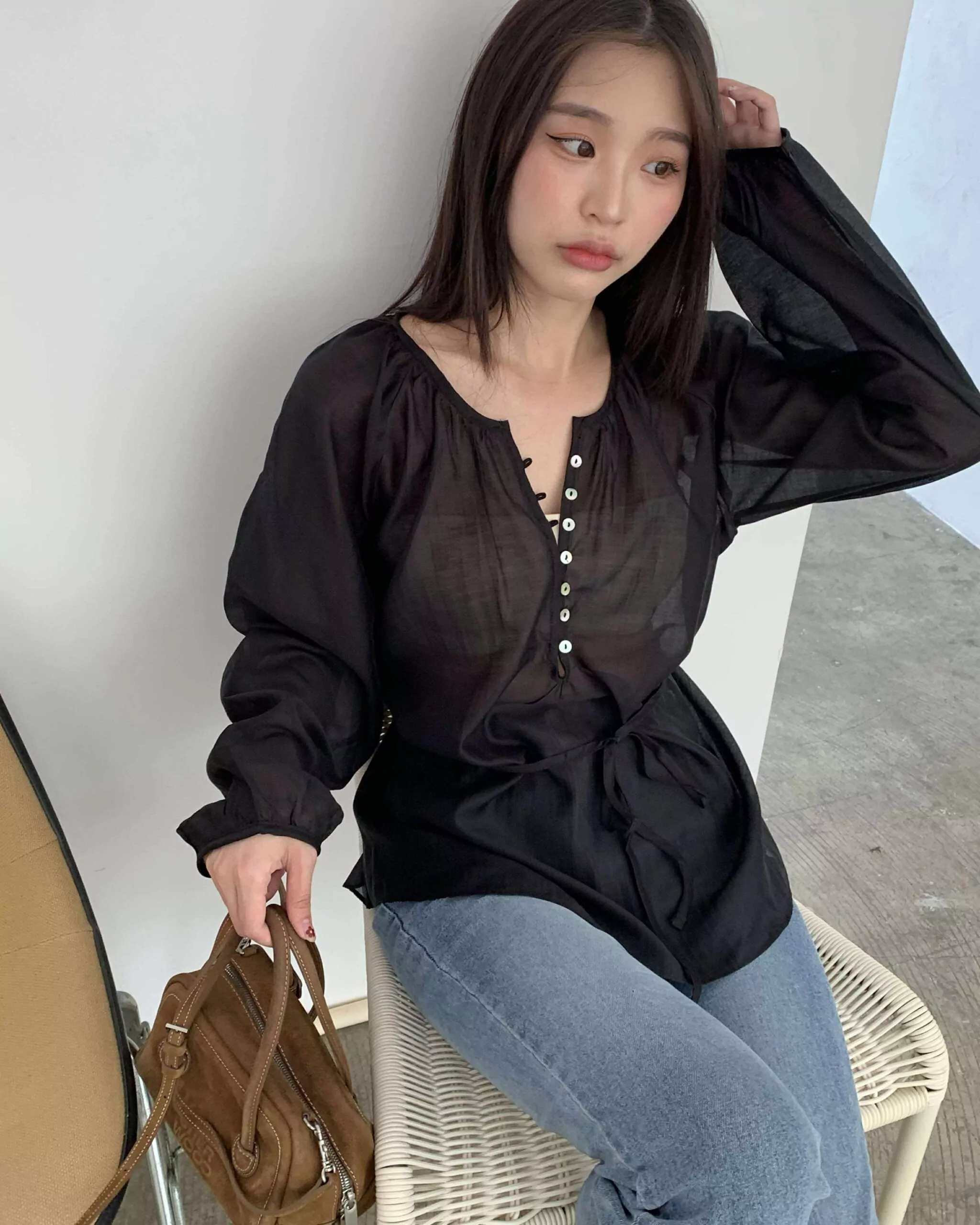 狎鷗亭高冷美女光澤上衣 (黑)