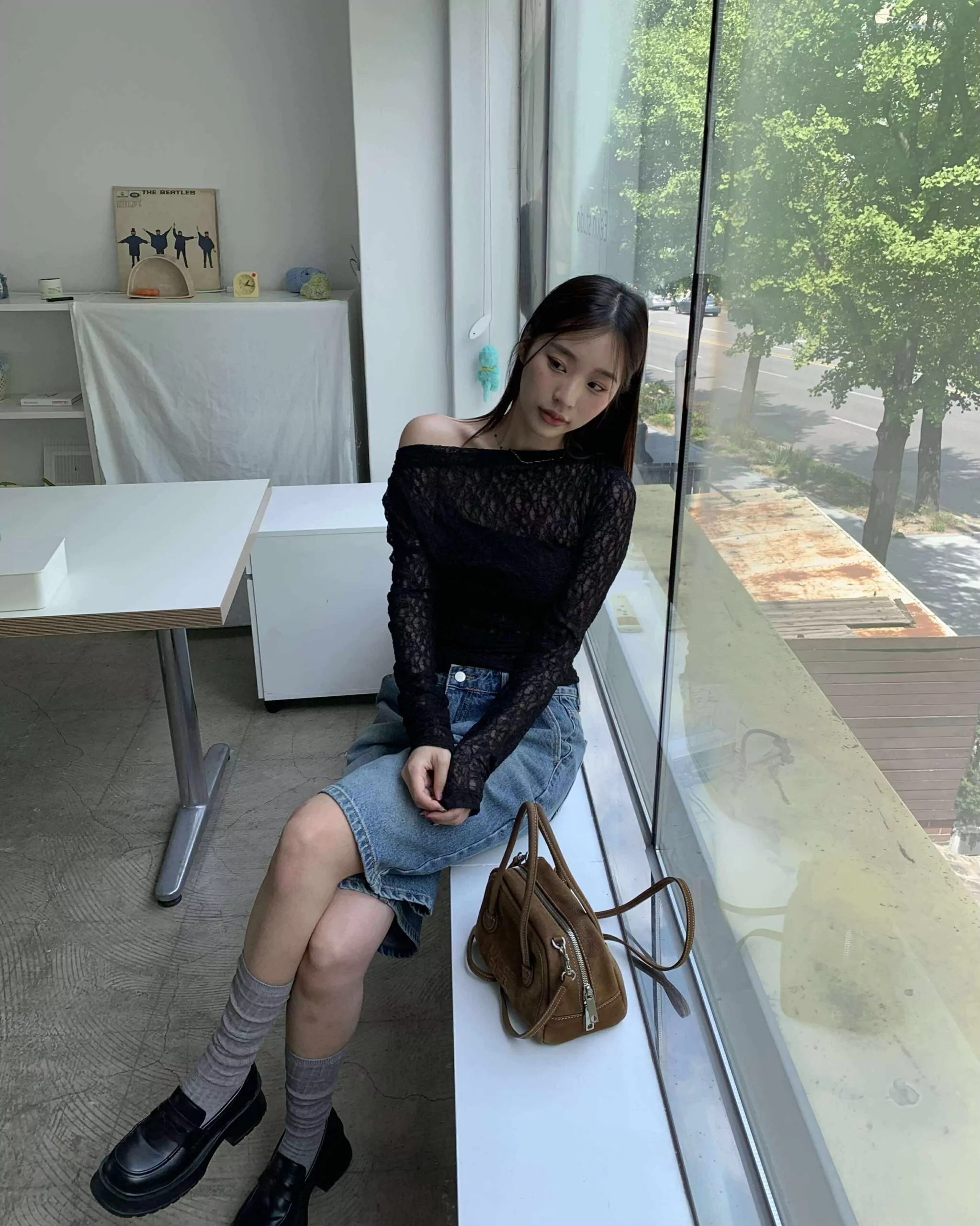 時髦蕾絲透膚彈性上衣 (黑)