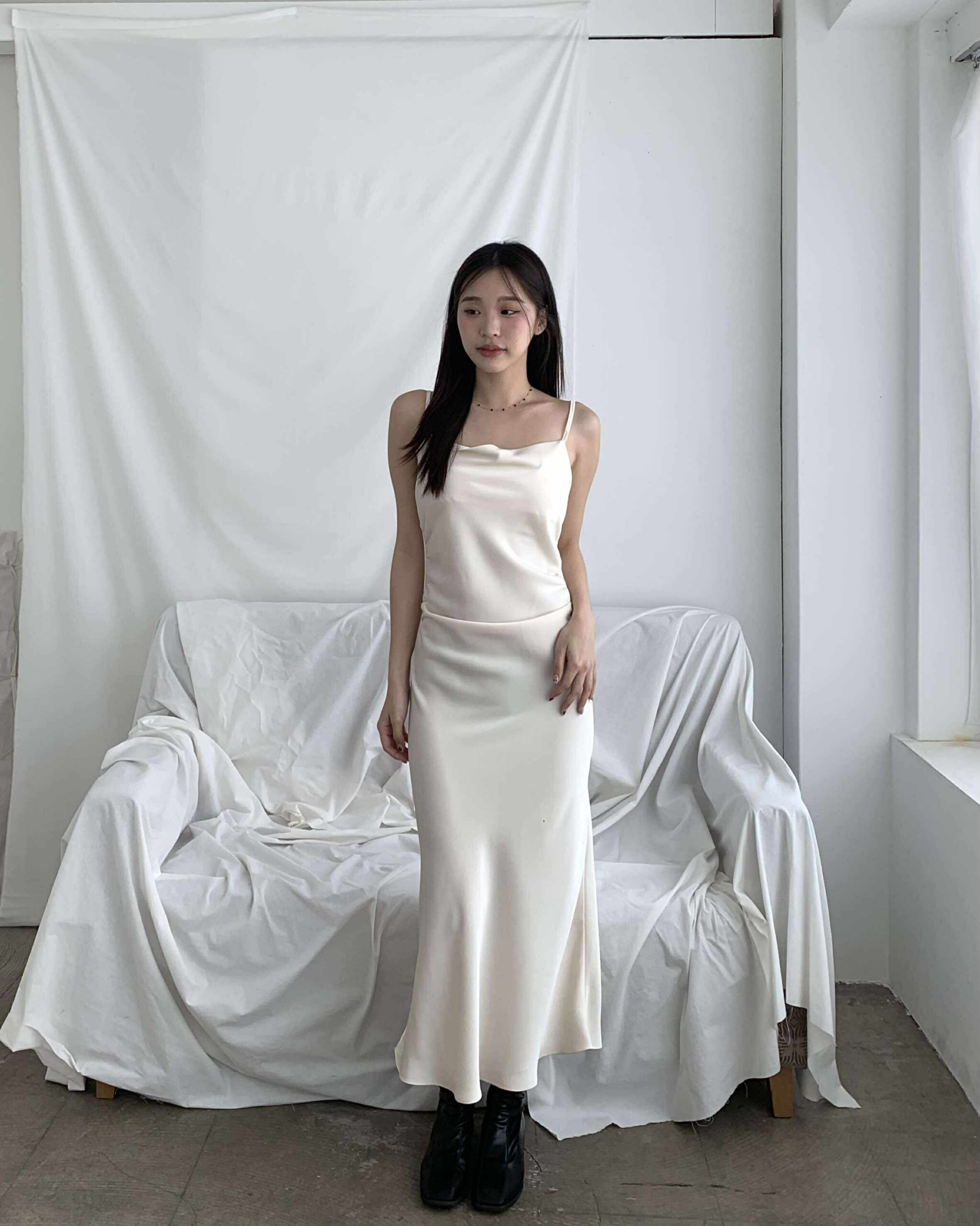 女神的完美緞面洋裝 (白)