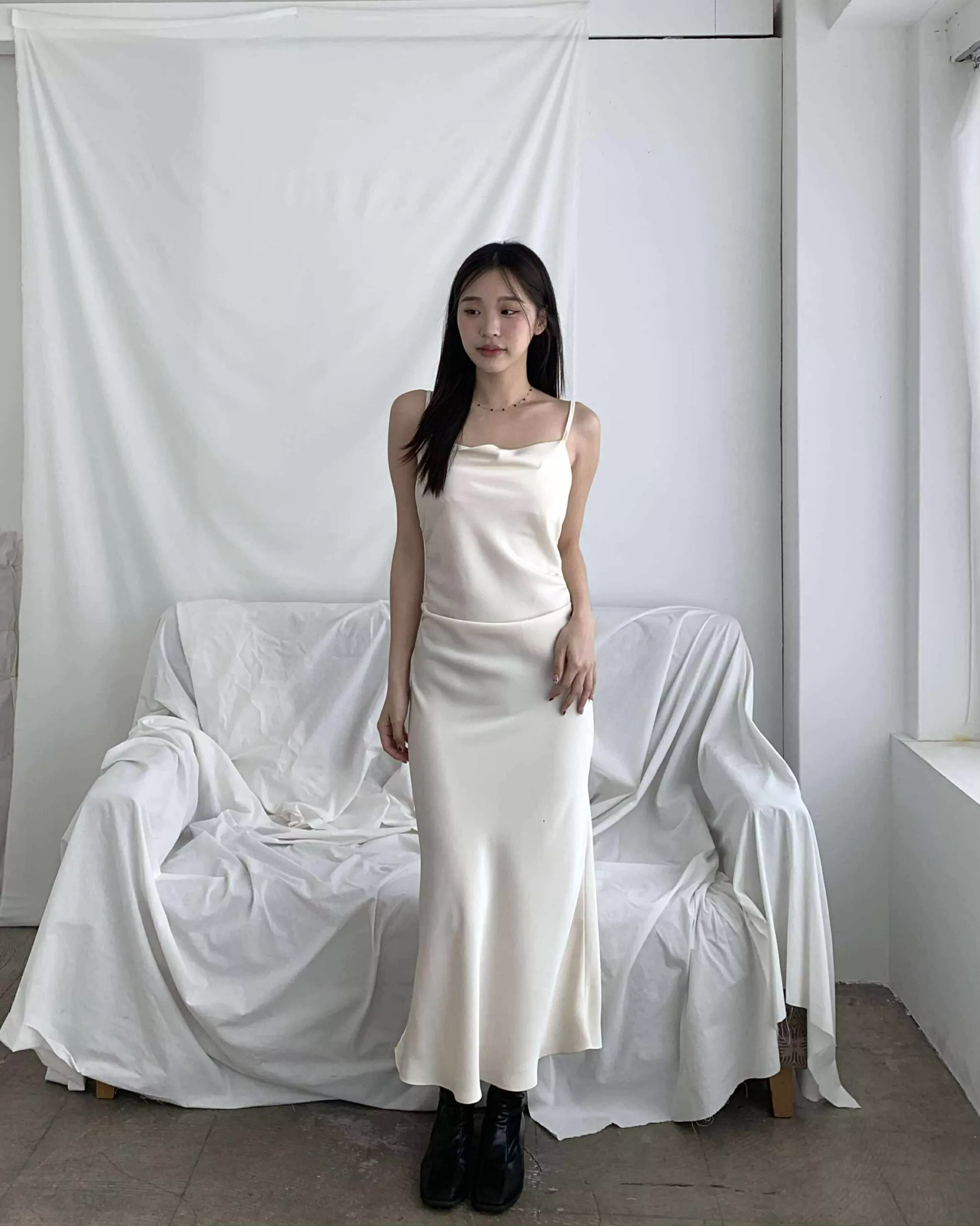 女神的完美緞面洋裝 (白)