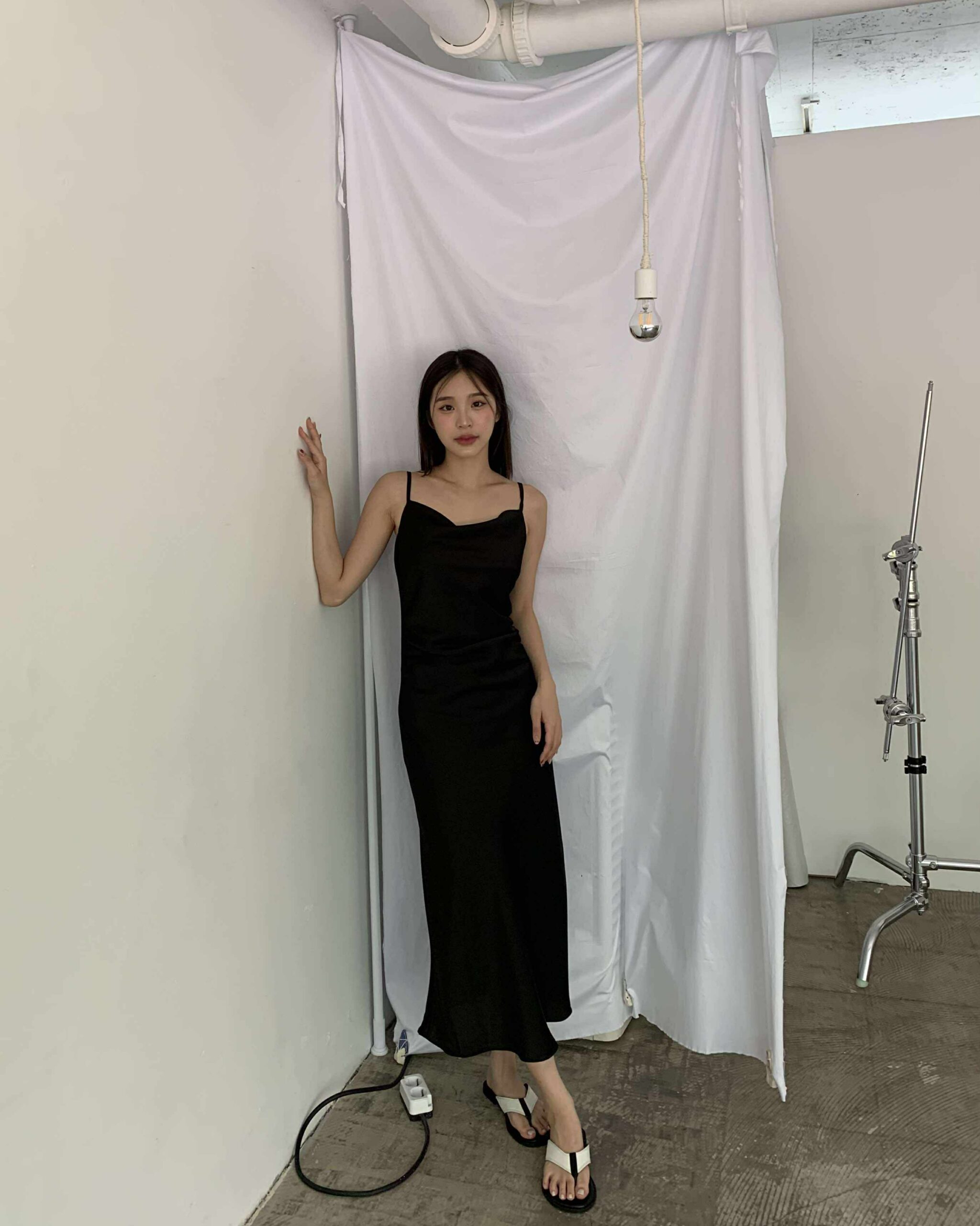 女神的完美緞面洋裝 (黑)