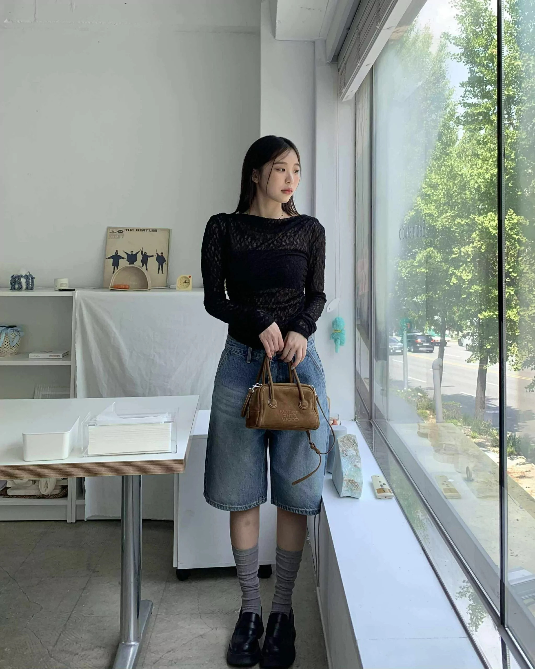 時髦蕾絲透膚彈性上衣 (黑)