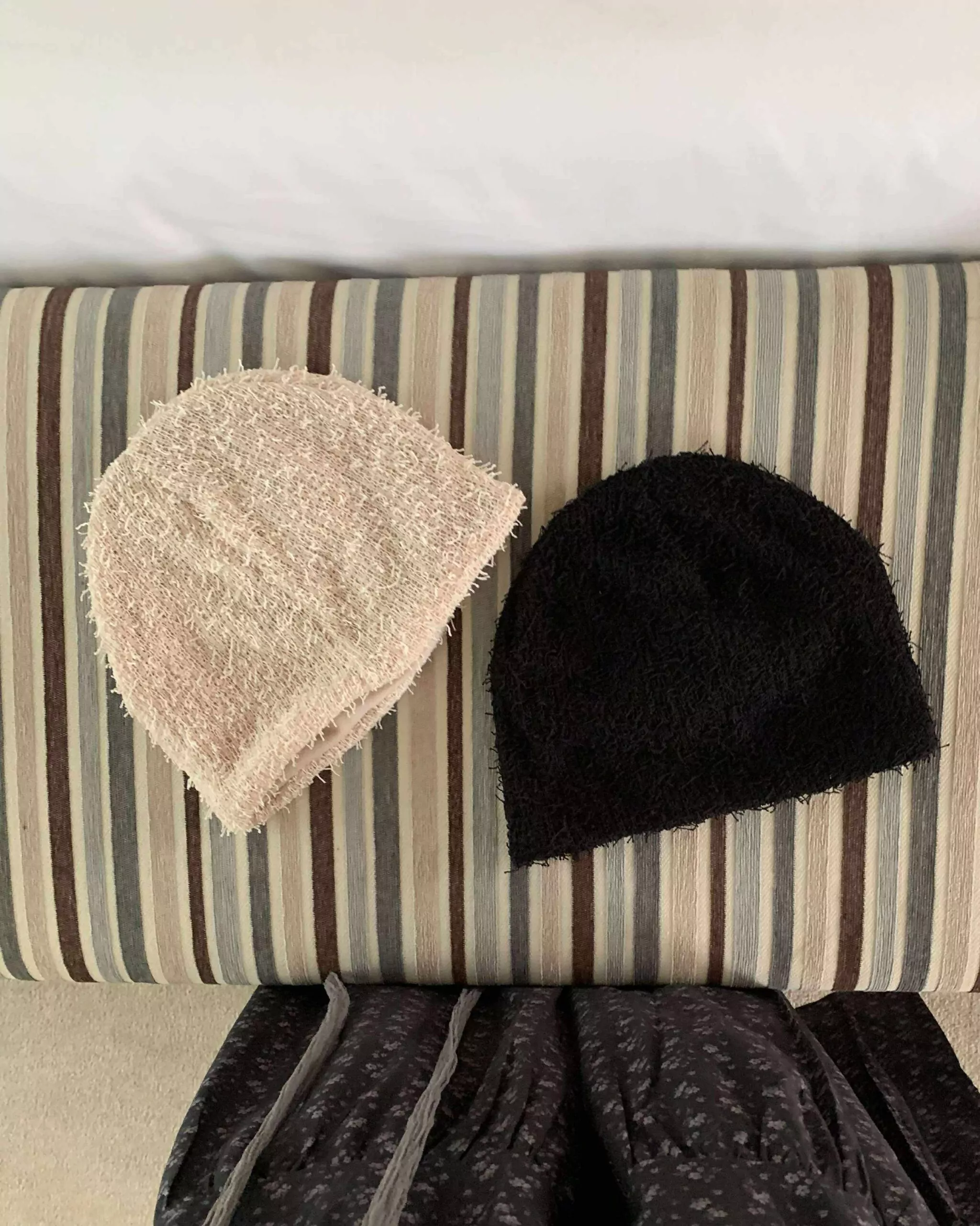 547408610_1780851132821951_8028924984864459370_n 個性抽鬚針織帽(2色)