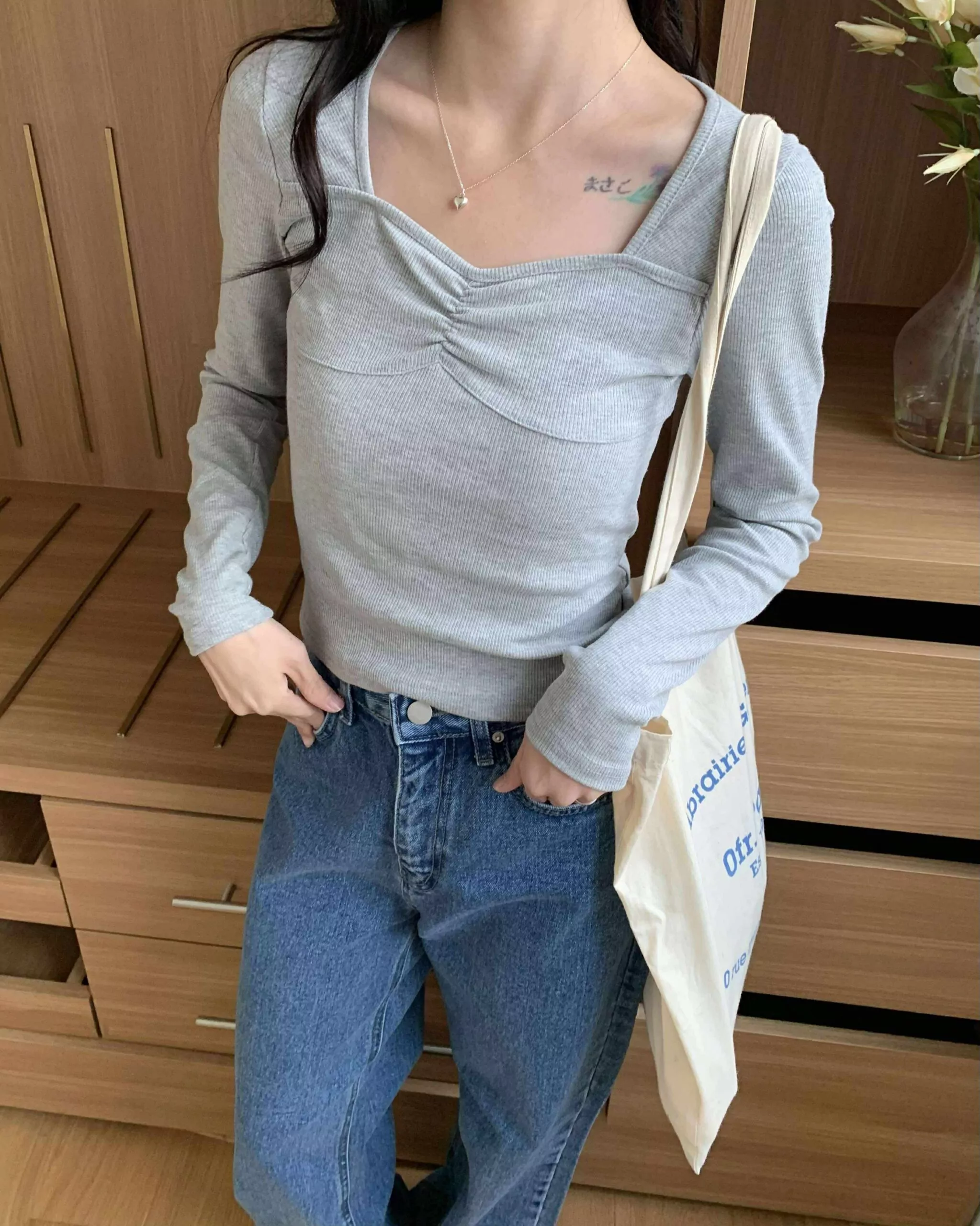 小抓皺細節愛心領上衣 (灰)