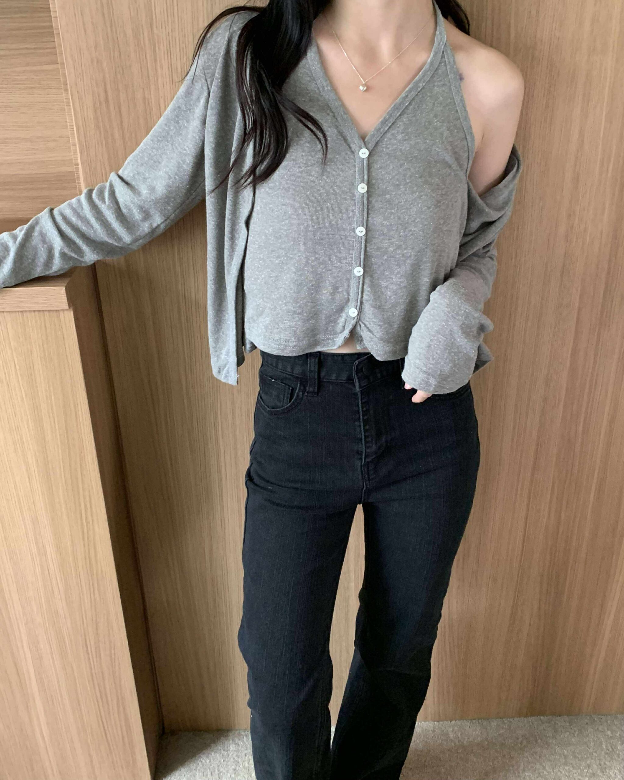 548143642_789007310343750_1904396257201704008_n 韓網款繞頸層次造型上衣 (灰)