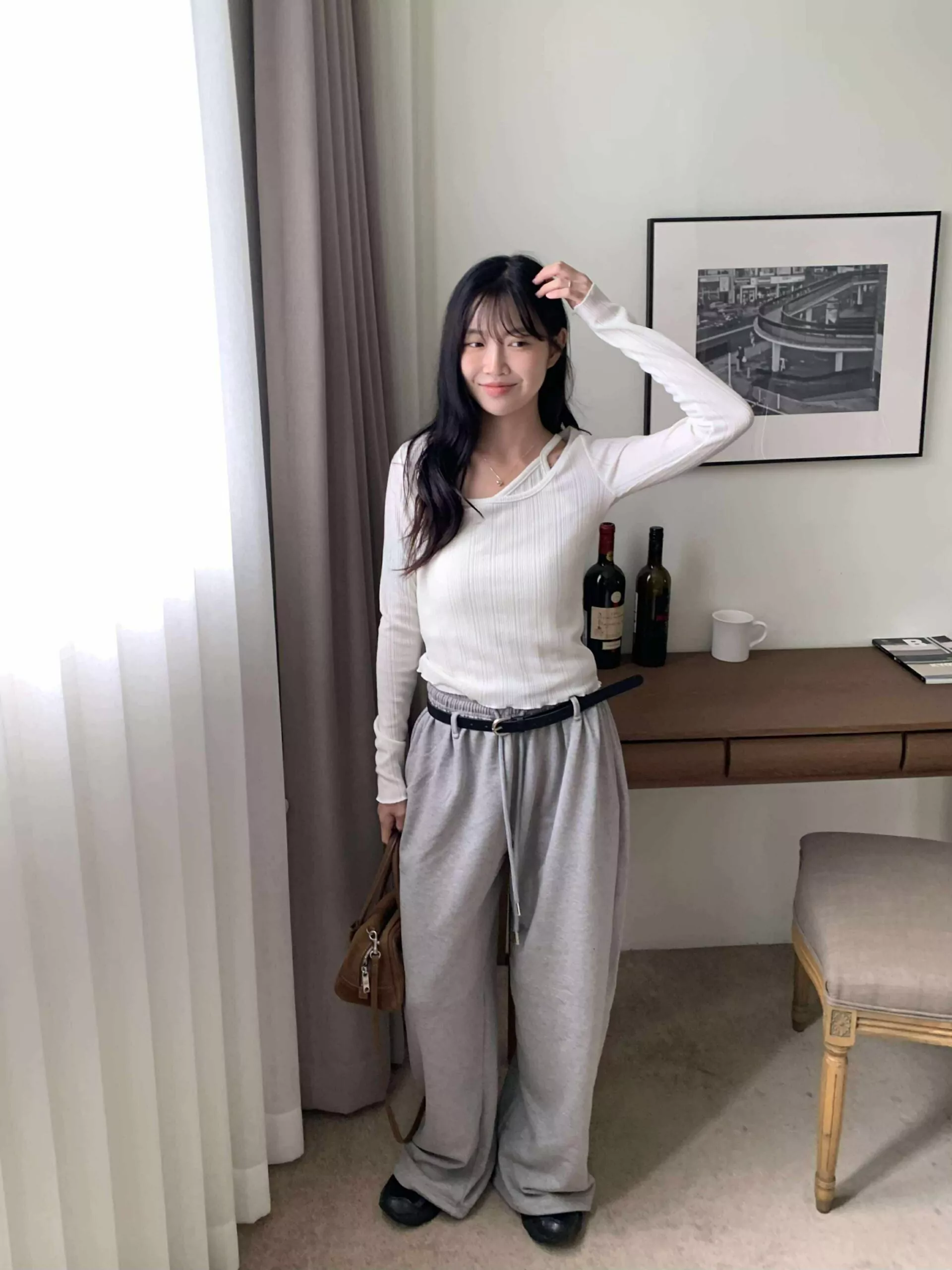 Jennie機場穿搭！抽繩運動褲