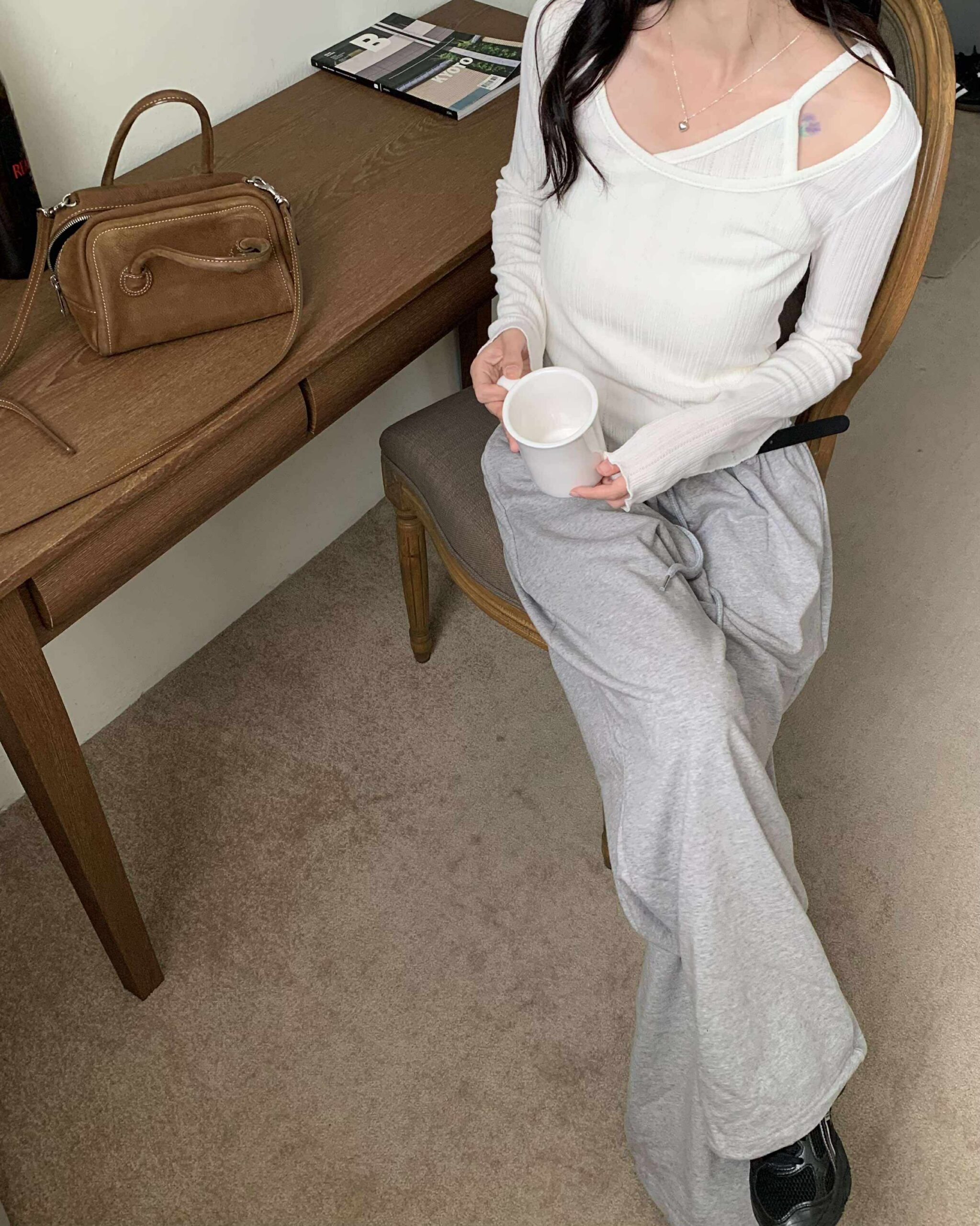 小性感坑條疊穿針織上衣 (白)