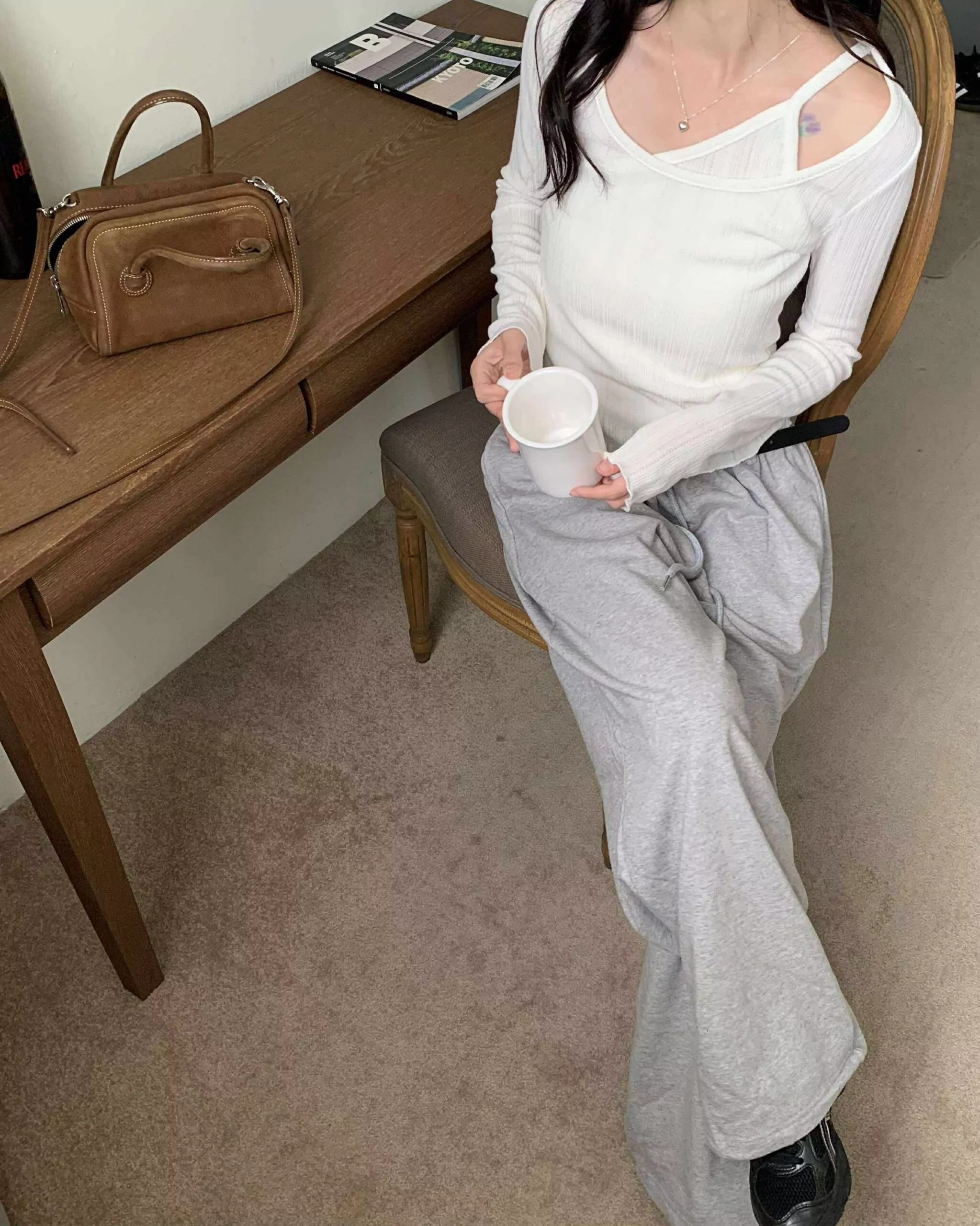 小性感坑條疊穿針織上衣 (白)