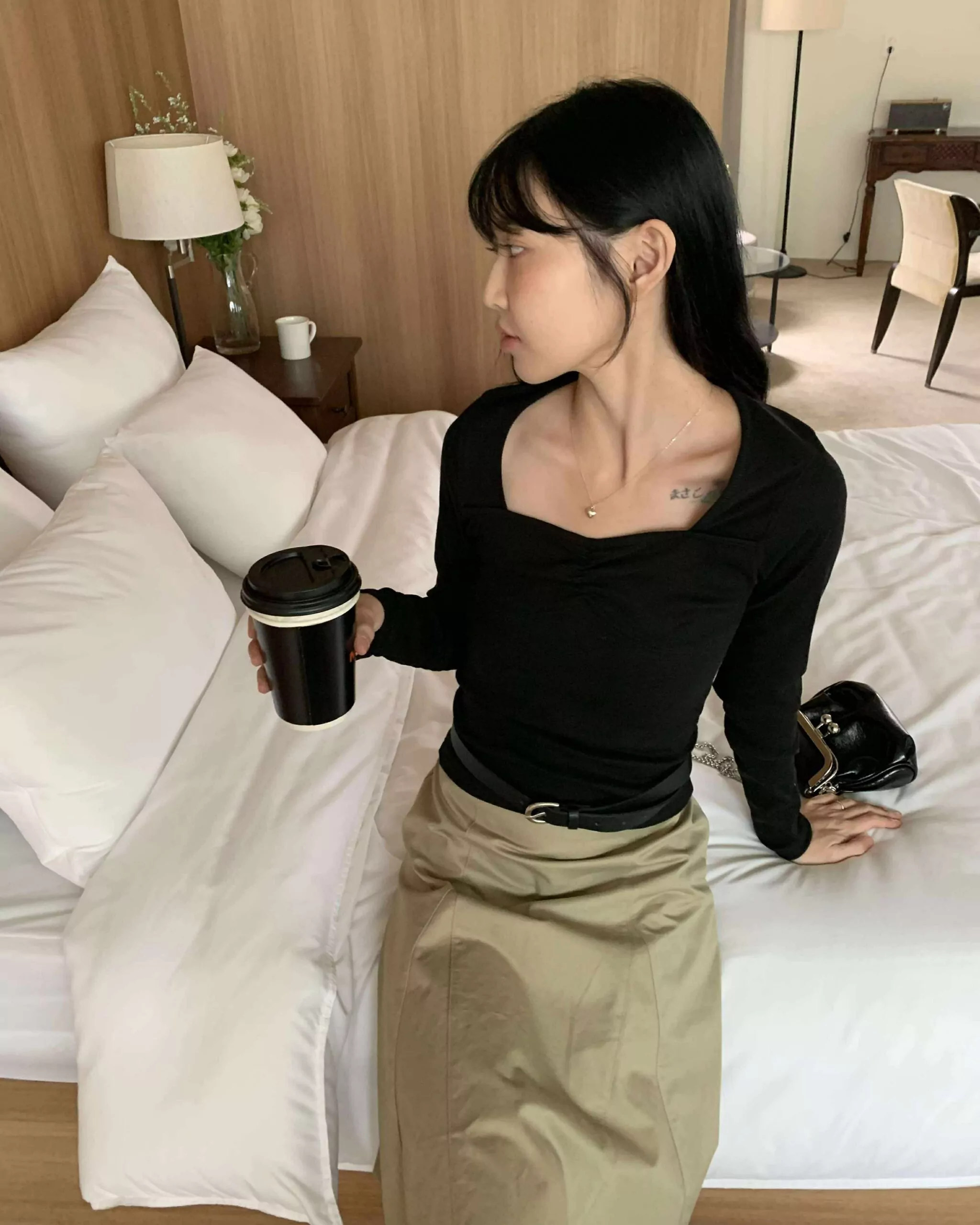 小抓皺細節愛心領上衣 (黑)