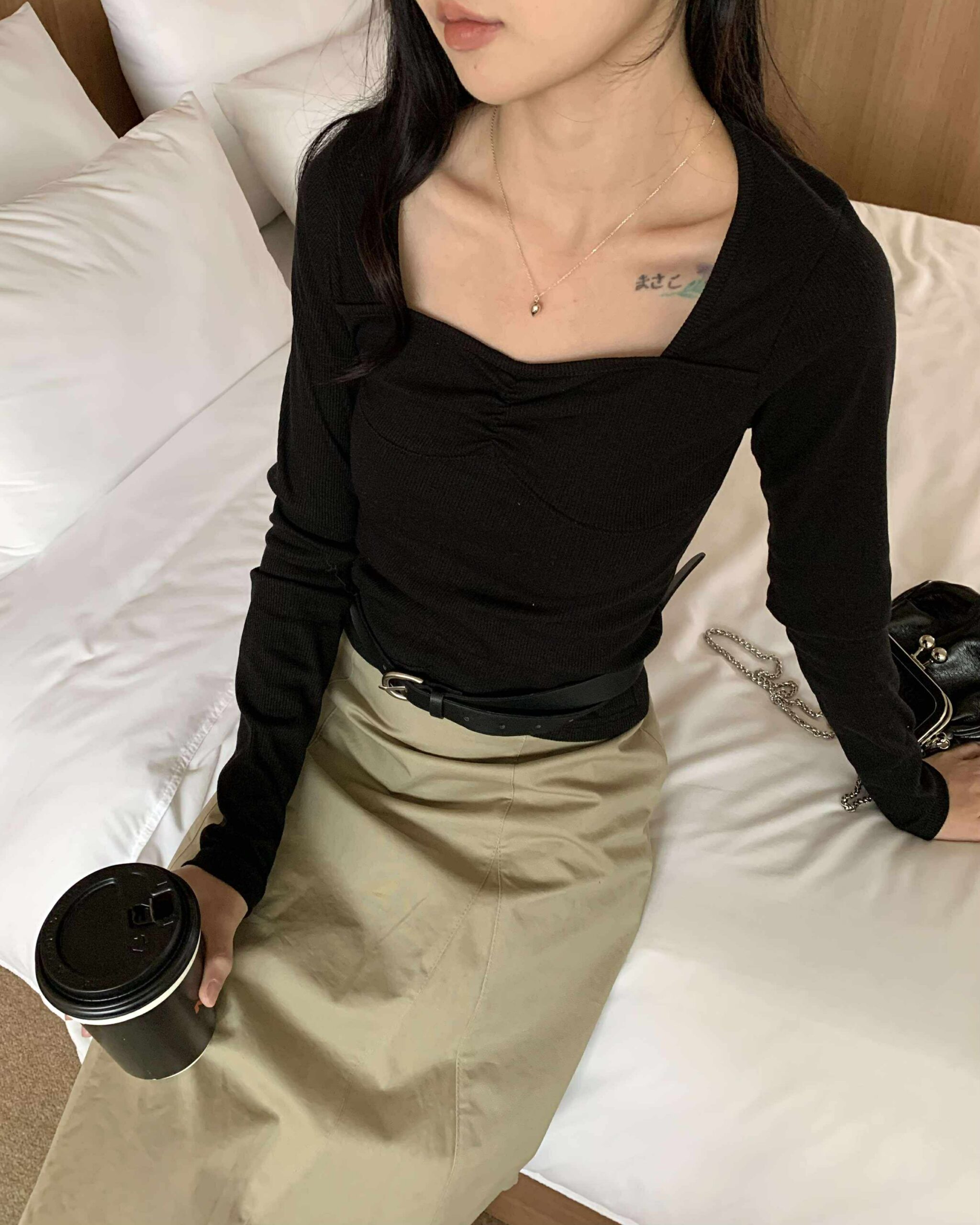 小抓皺細節愛心領上衣 (黑)