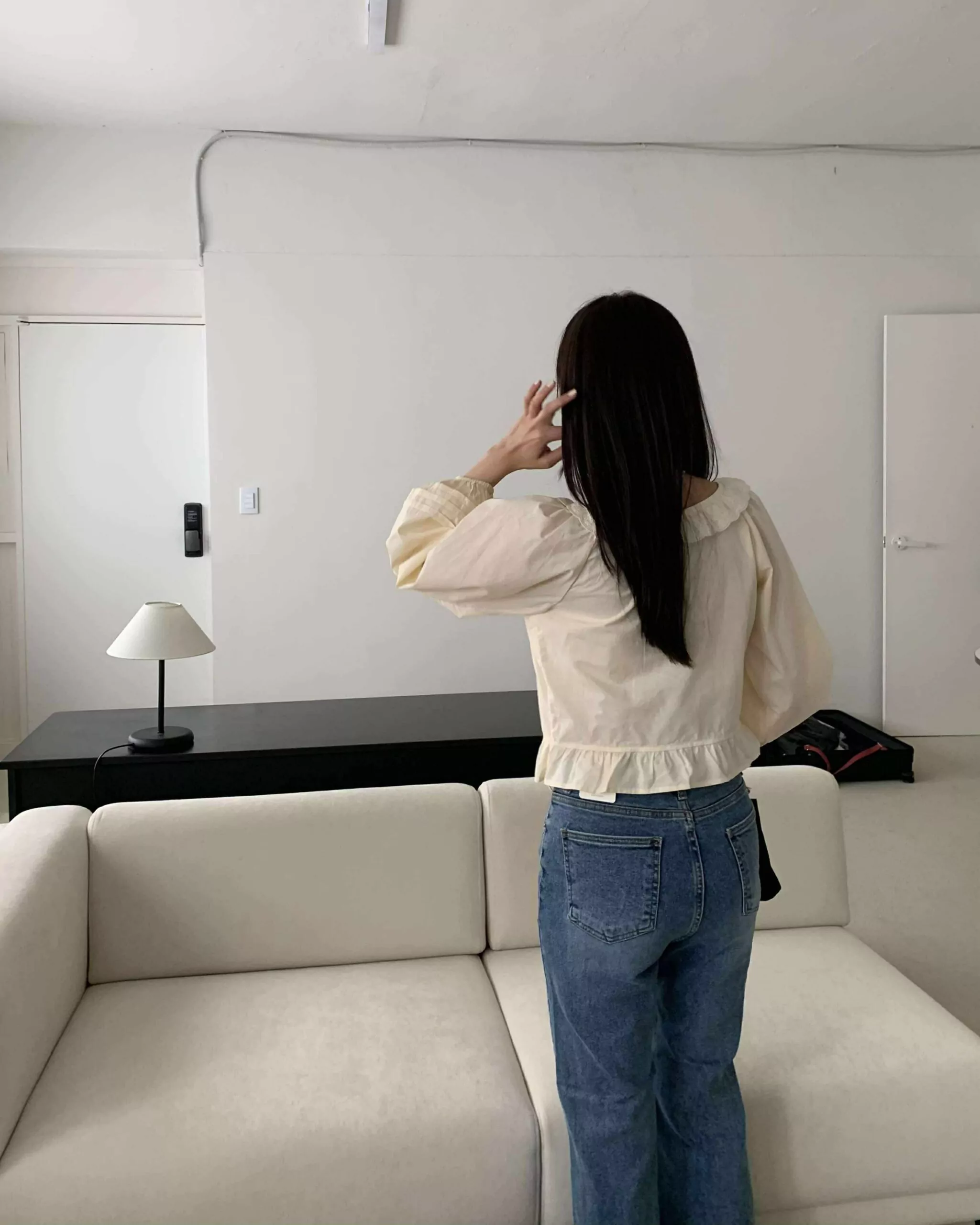 Olivia雕花造型上衣 (黃)