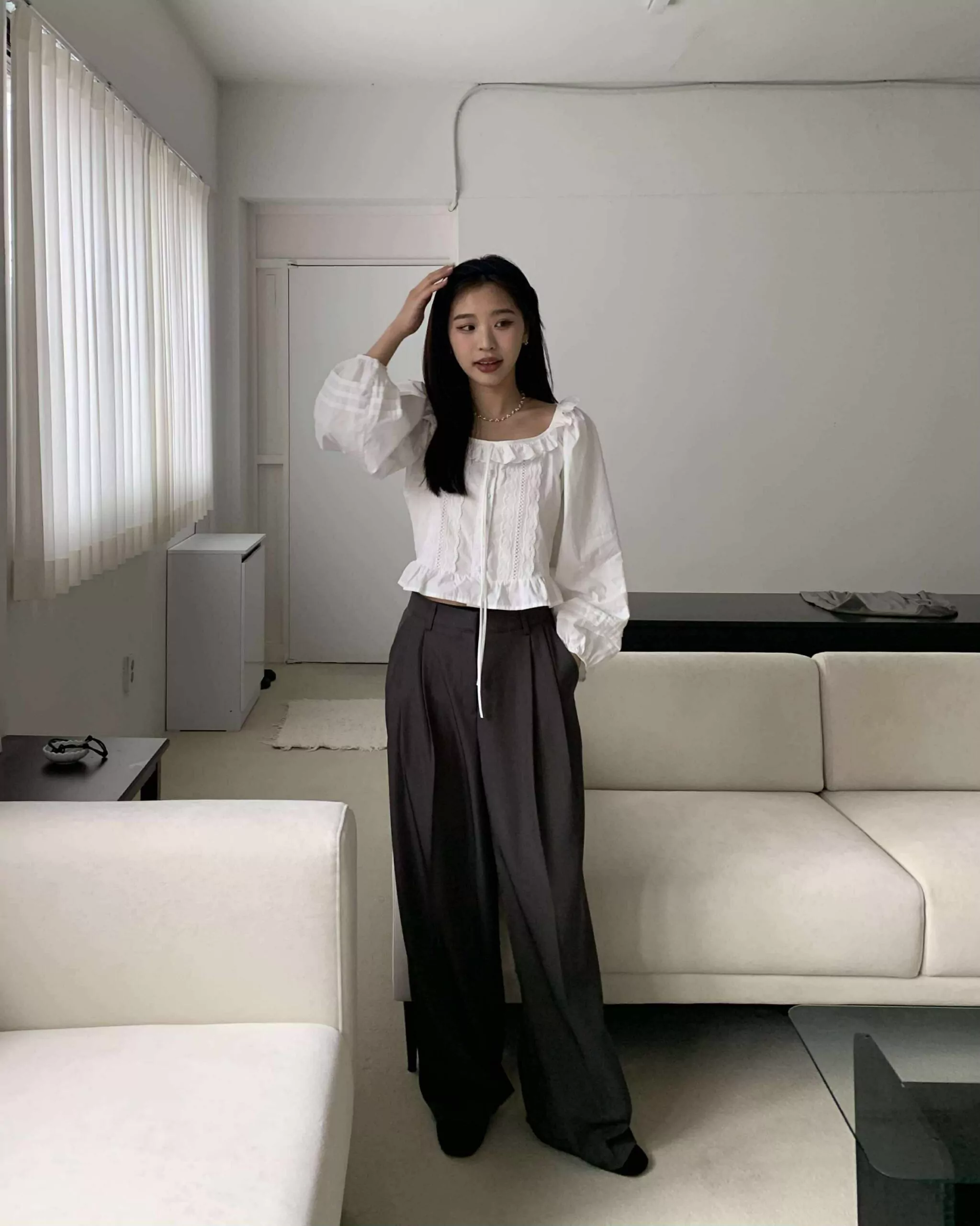 Olivia雕花造型上衣 (白)