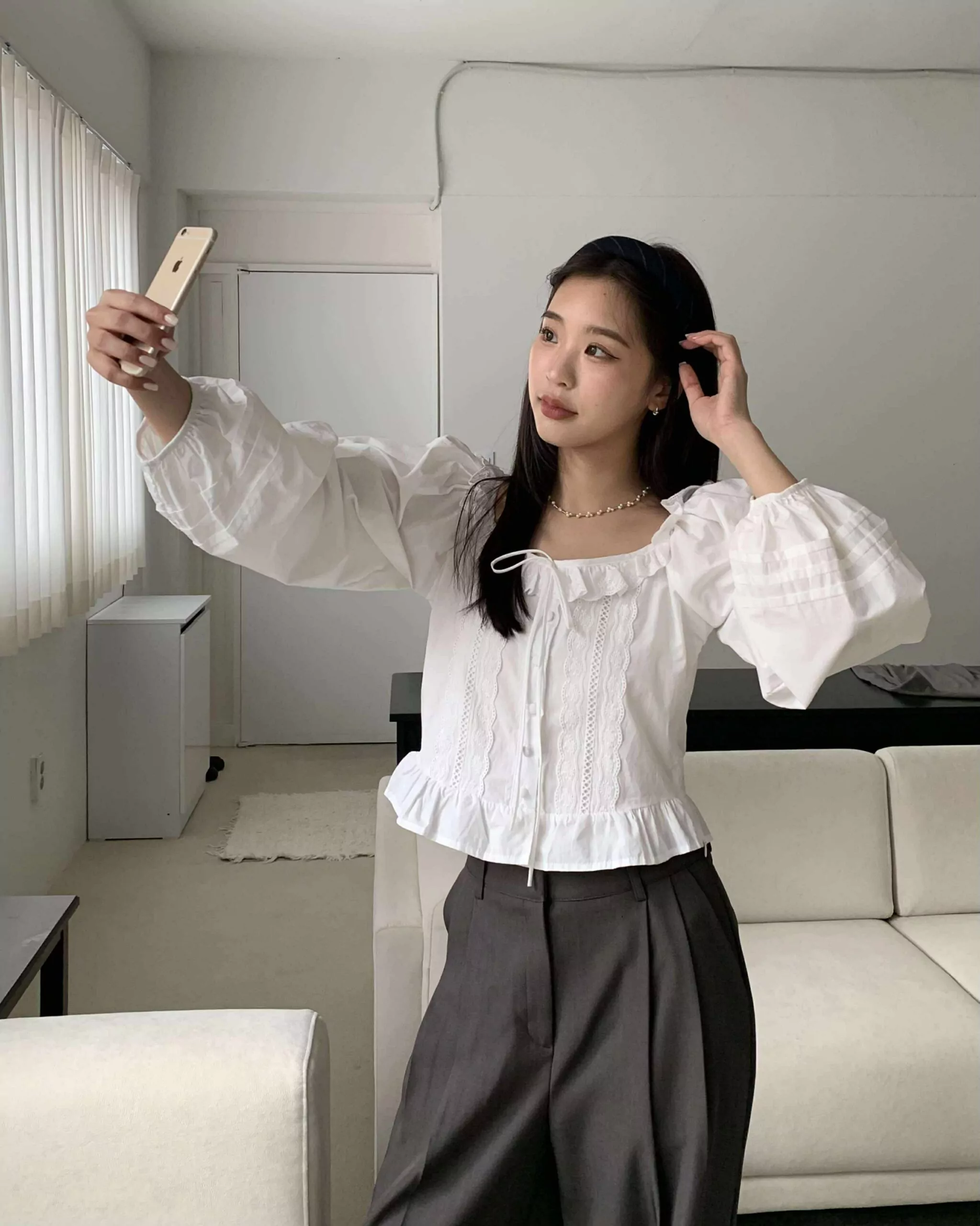 Olivia雕花造型上衣 (白)