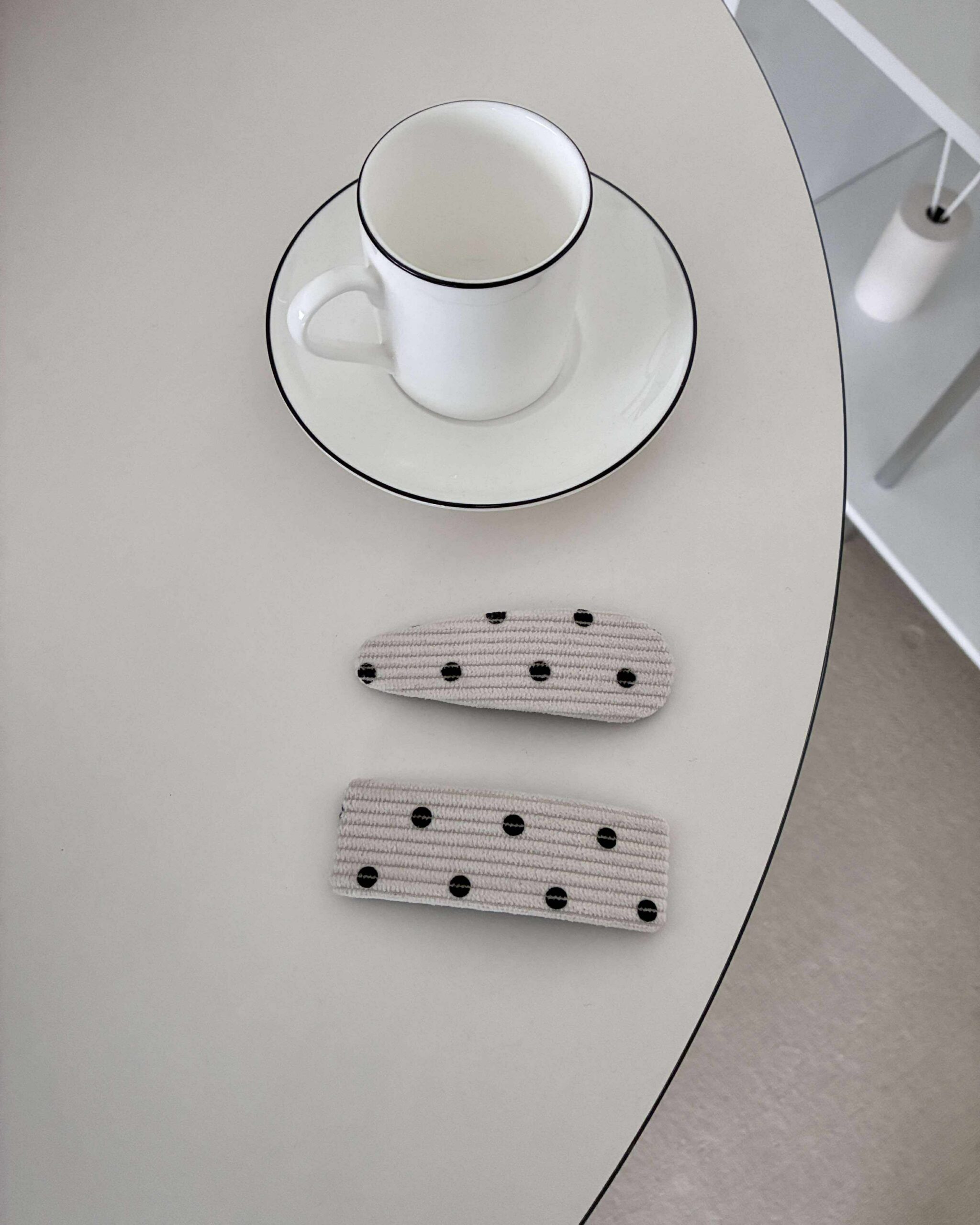 551690598_694729556978284_3352702342161418068_n 點點壓紋髮夾 (2款)