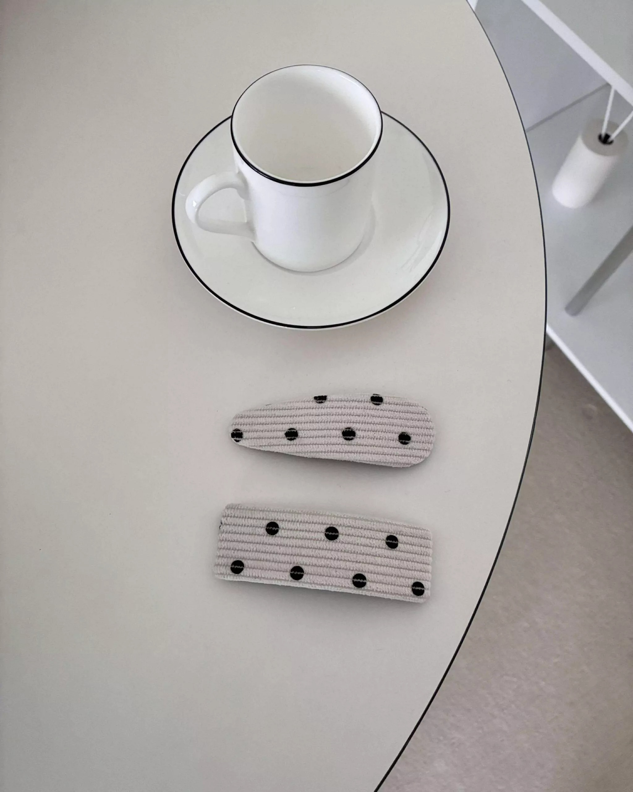 551690598_694729556978284_3352702342161418068_n 點點壓紋髮夾 (2款)