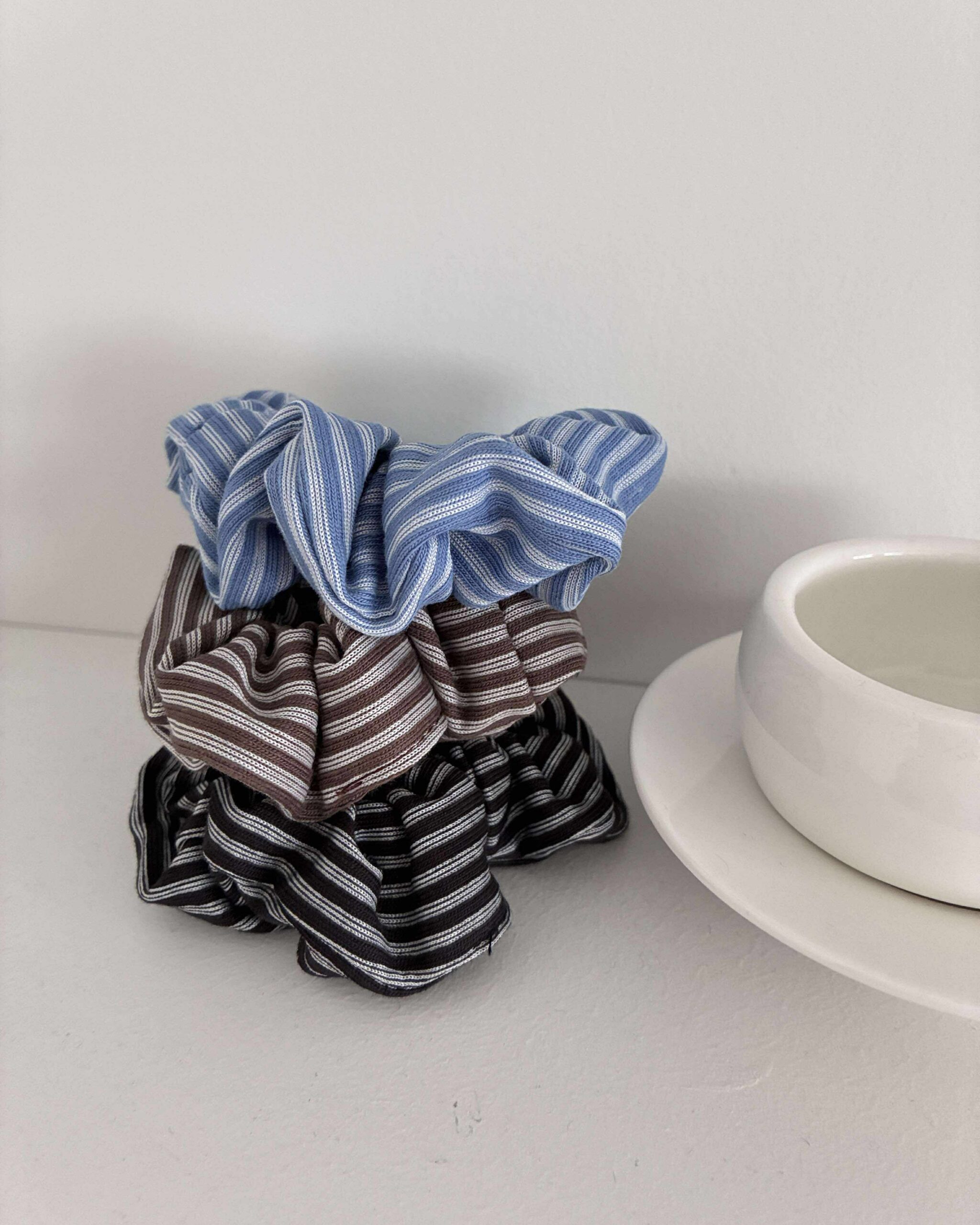 552654401_1330739745221349_3918937994747568203_n 簡約條紋迷你髮圈(3色)