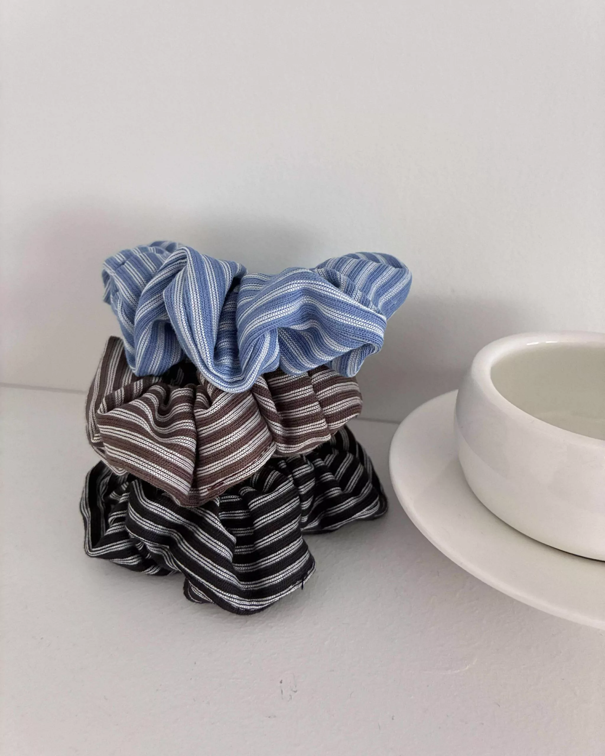 552654401_1330739745221349_3918937994747568203_n 簡約條紋迷你髮圈(3色)