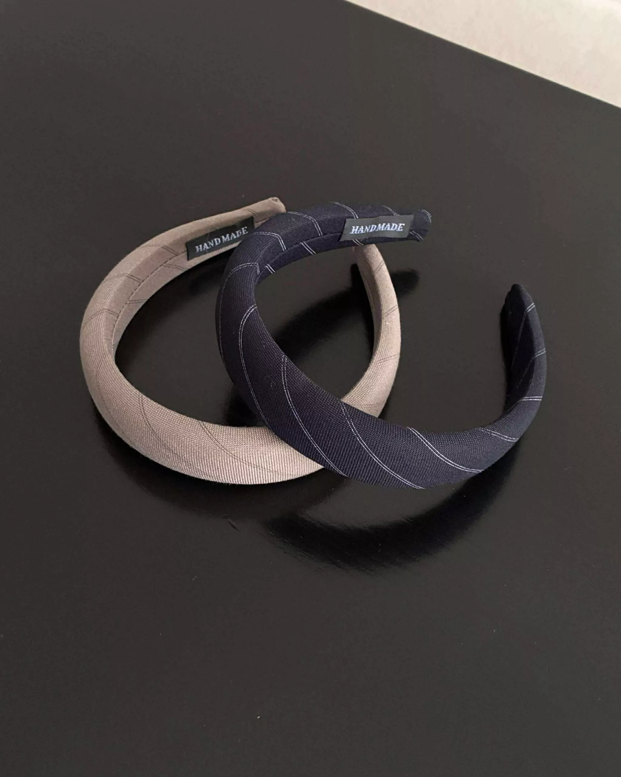 553428051_784782127878545_1001443132983124627_n 簡約斜條紋髮箍 (2色)